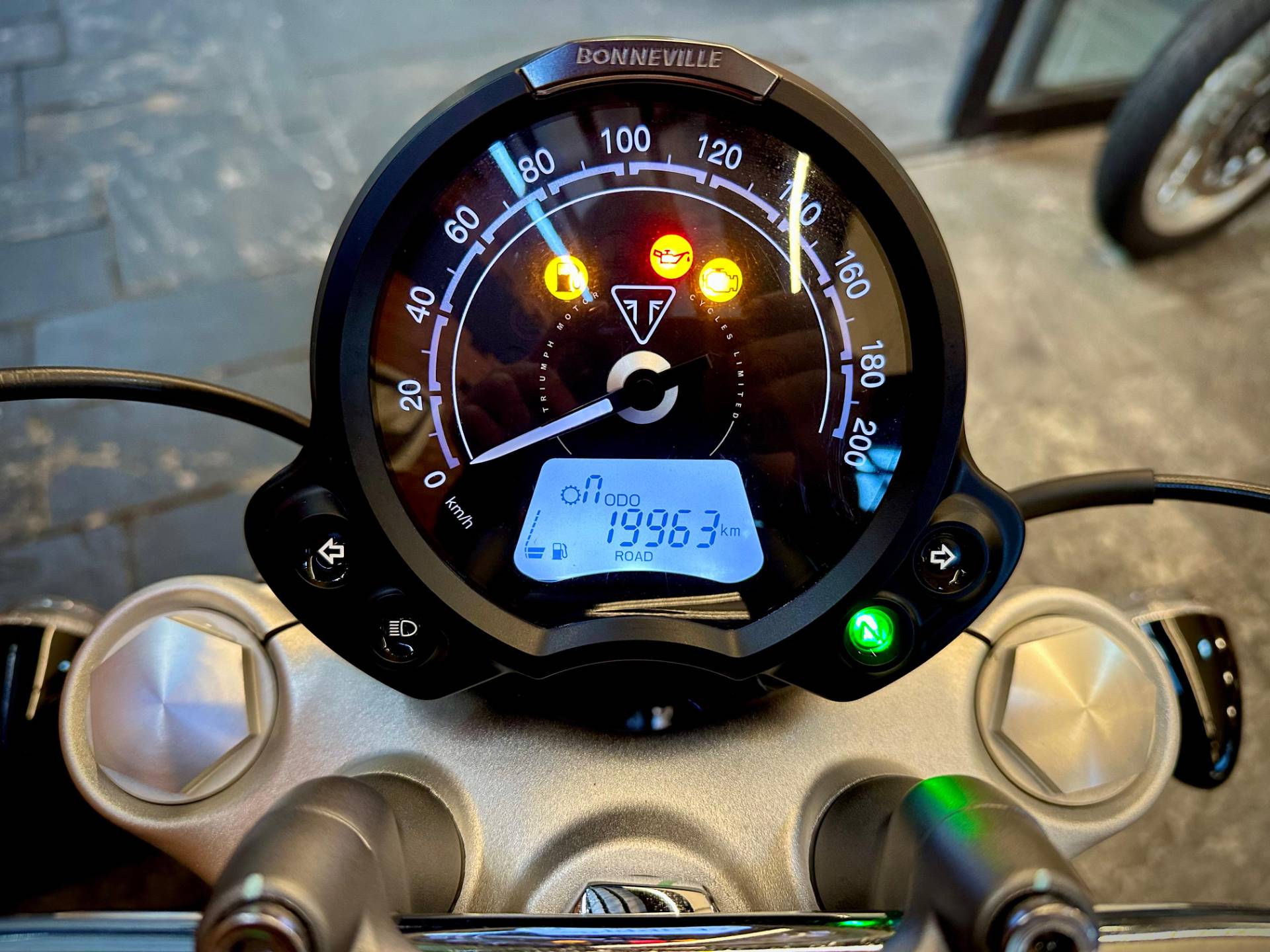 TRIUMPH BONNEVILLE T120 1200