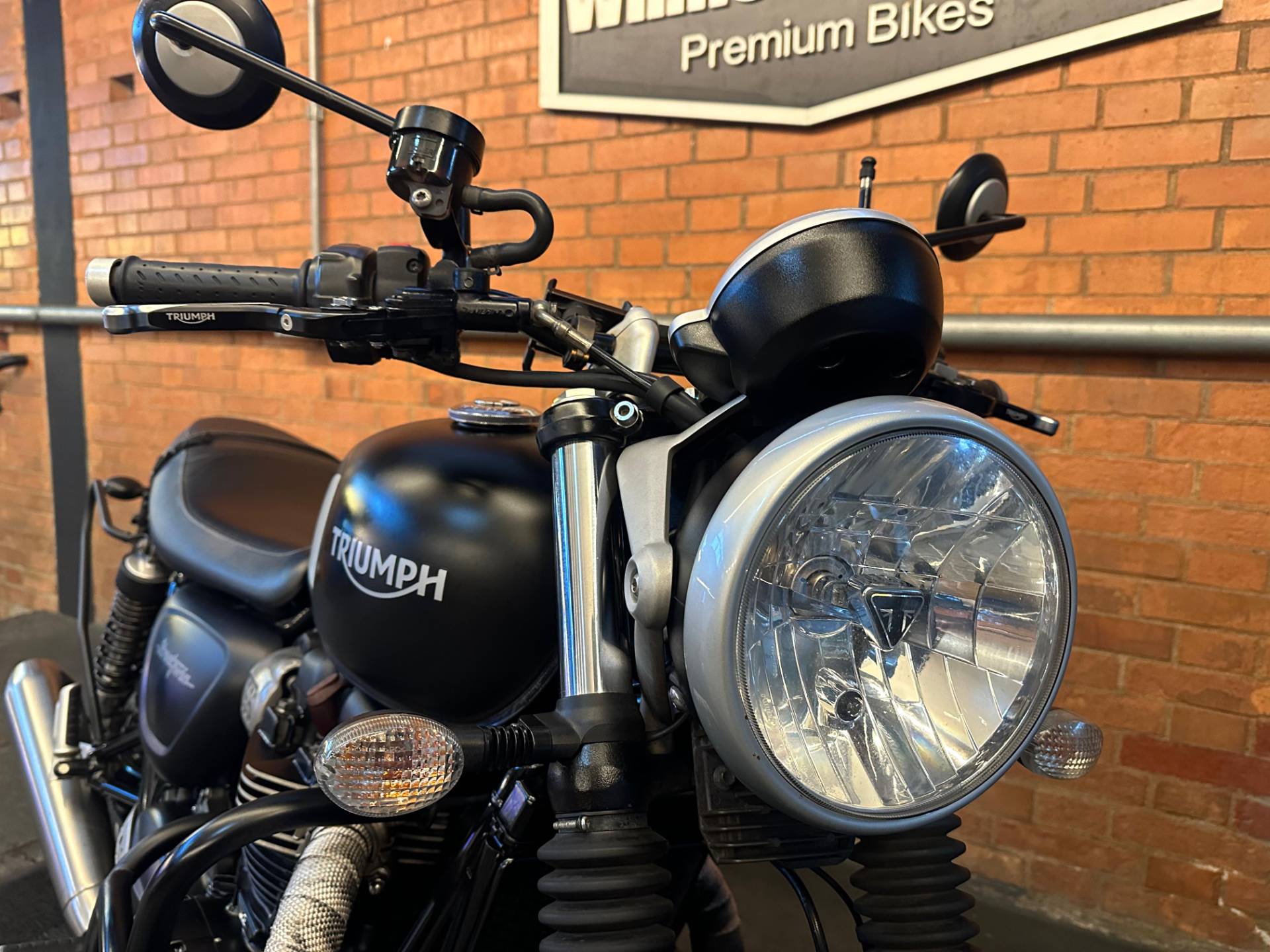 TRIUMPH STREET TWIN