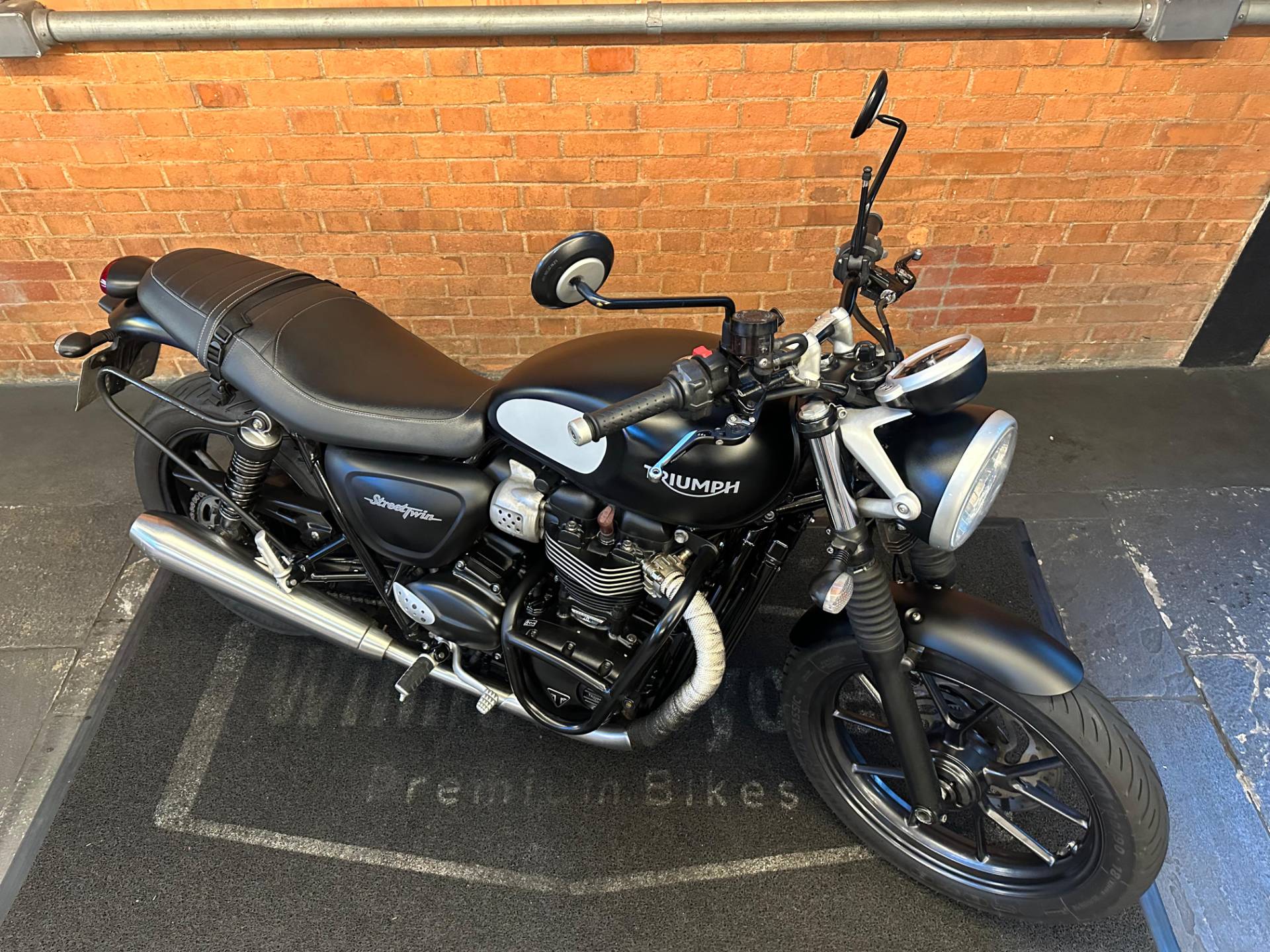 TRIUMPH STREET TWIN