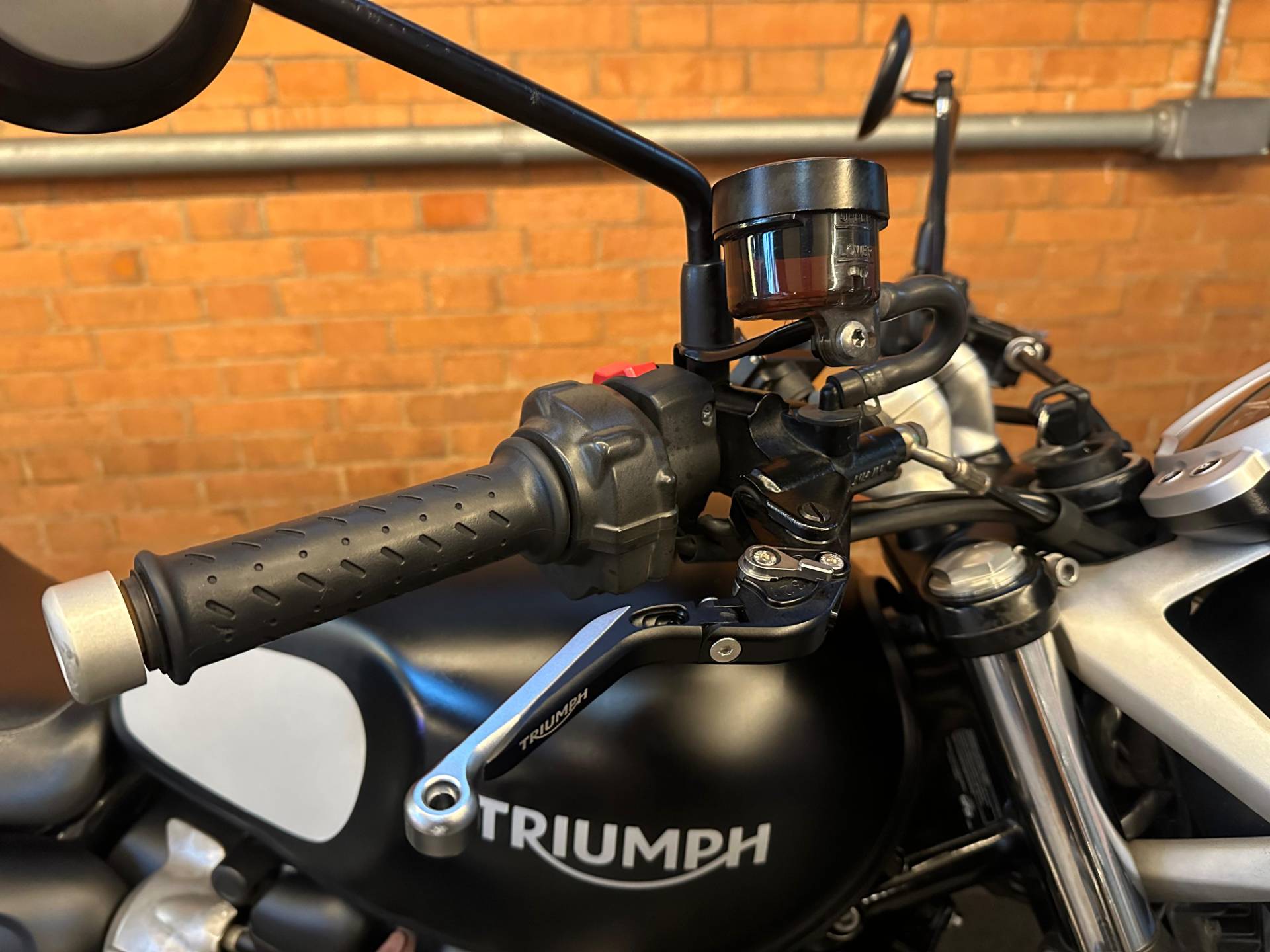 TRIUMPH STREET TWIN