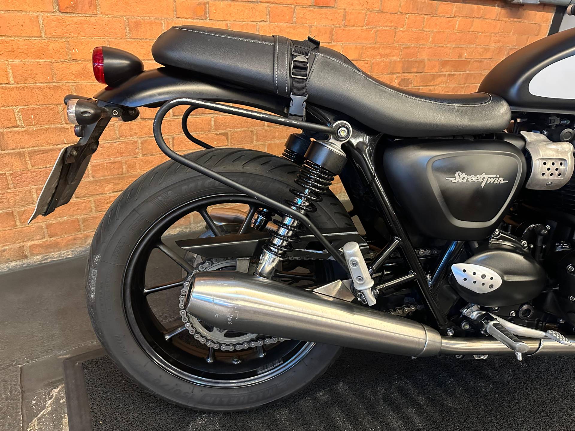 TRIUMPH STREET TWIN