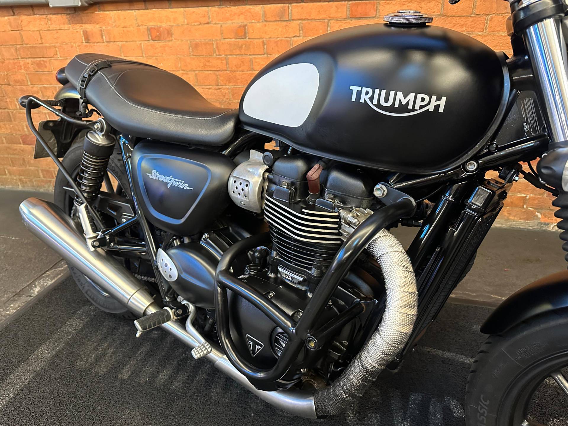 TRIUMPH STREET TWIN