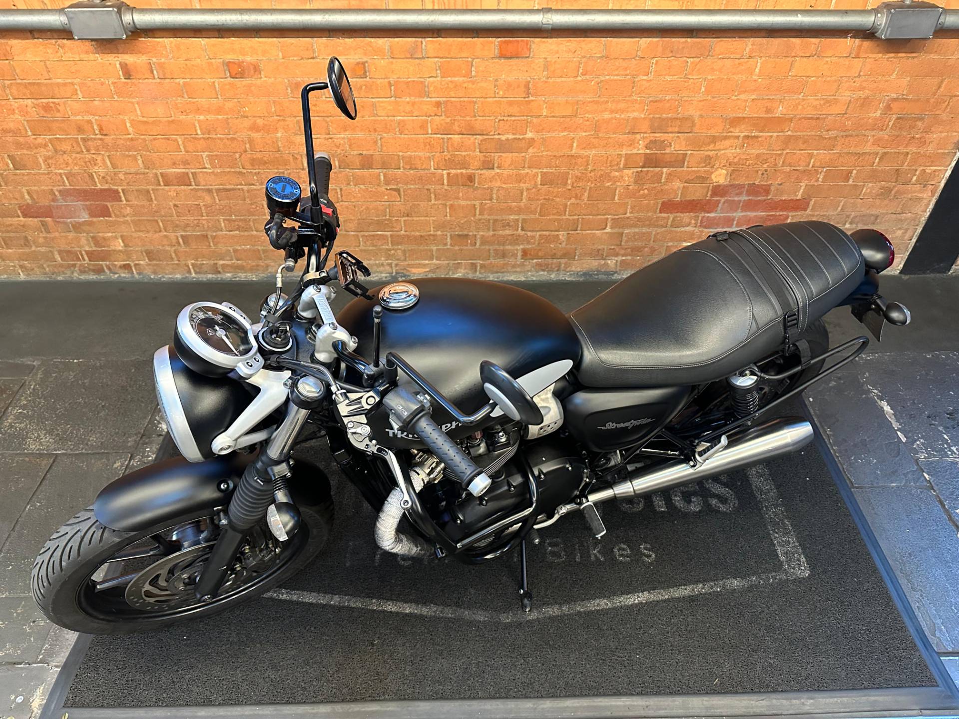 TRIUMPH STREET TWIN