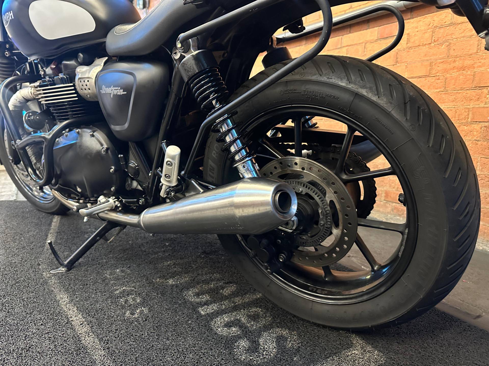 TRIUMPH STREET TWIN