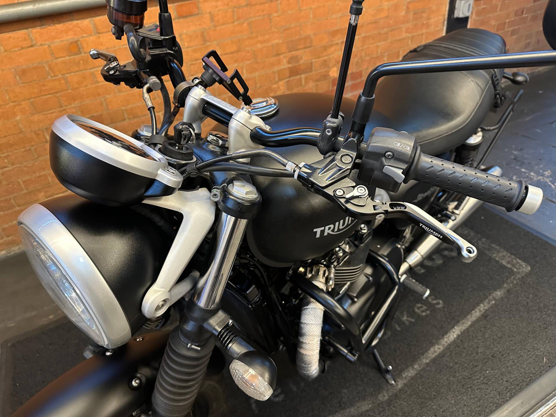TRIUMPH STREET TWIN