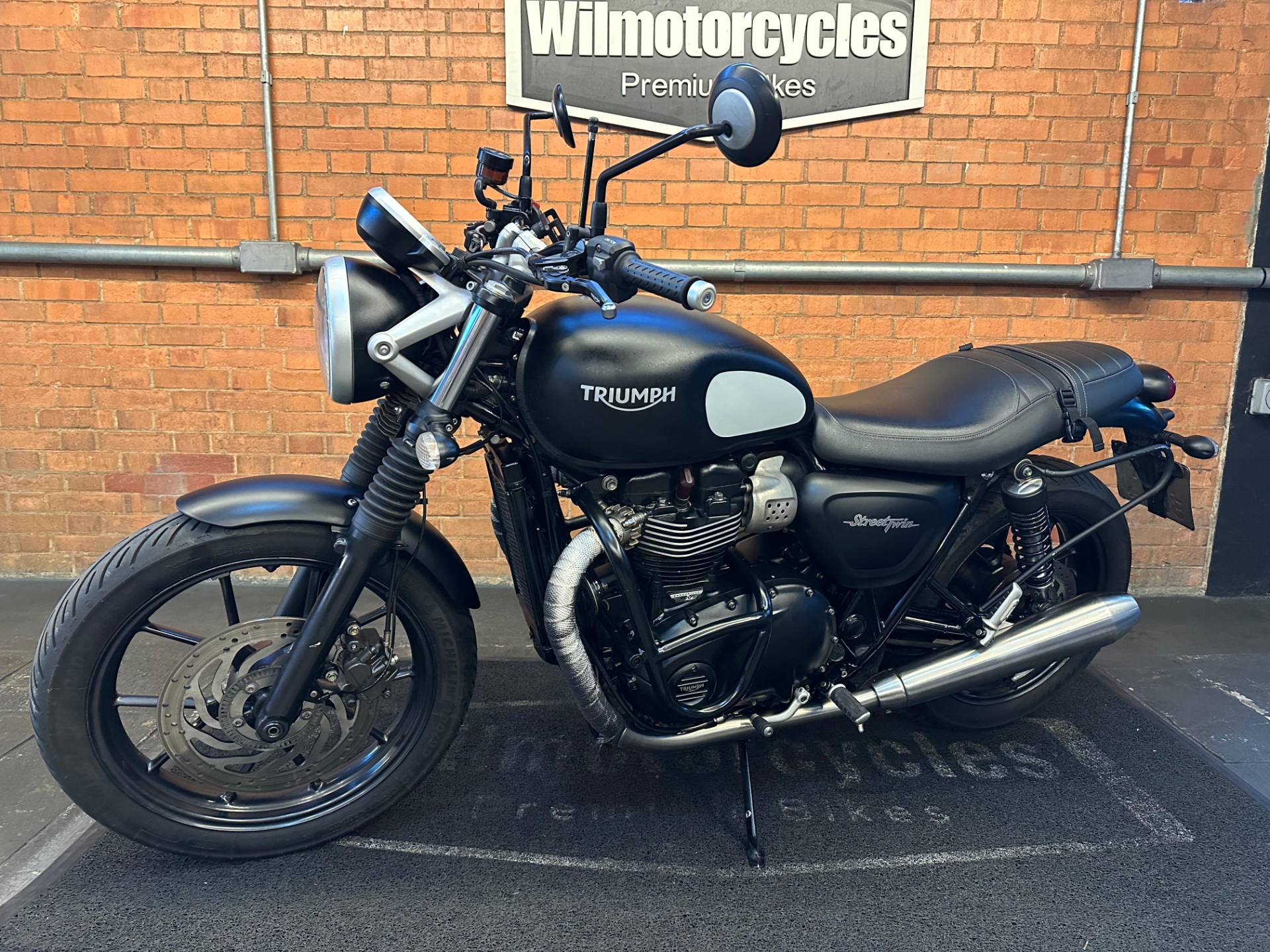 TRIUMPH STREET TWIN