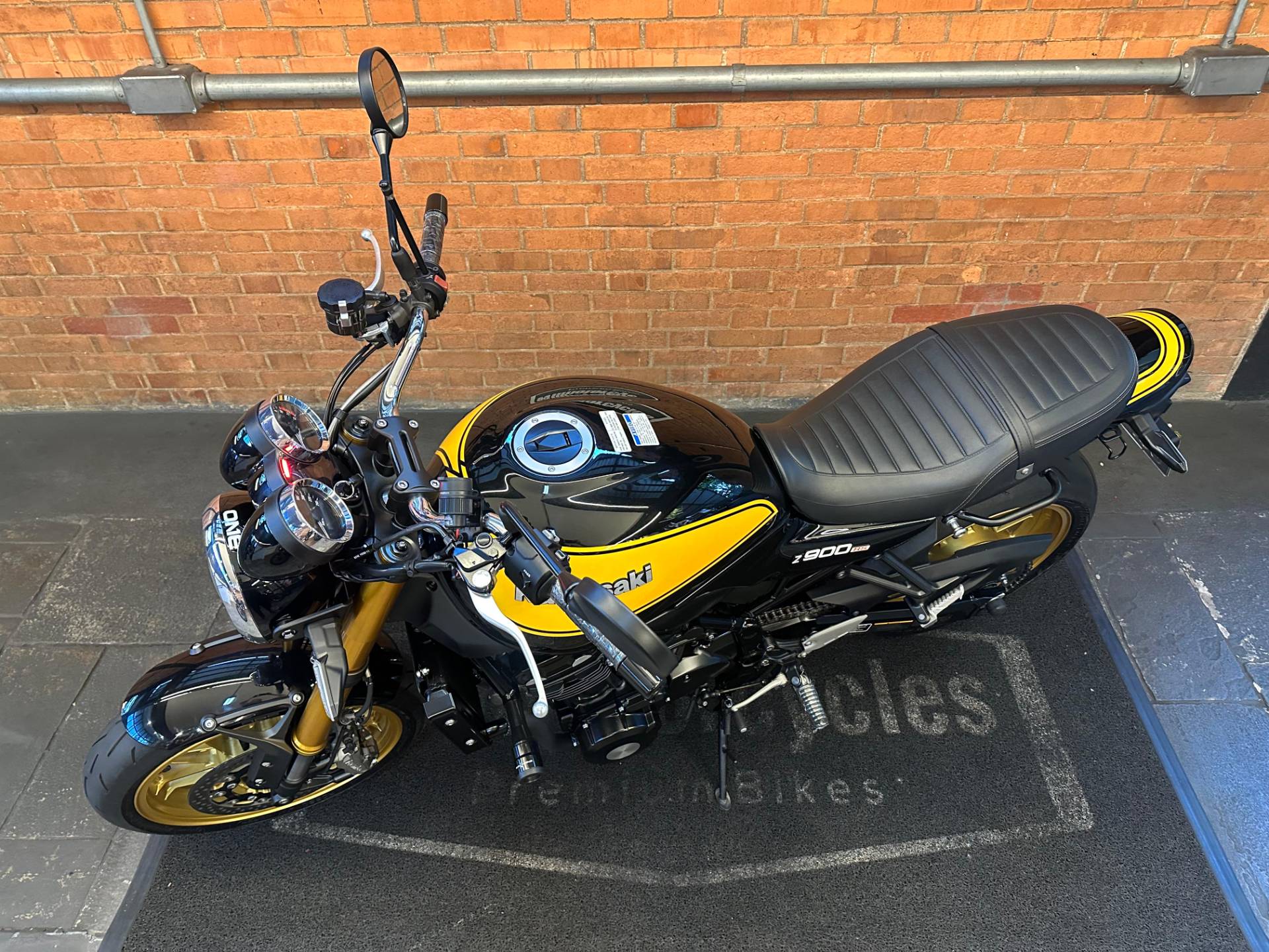 KAWASAKI Z900RS