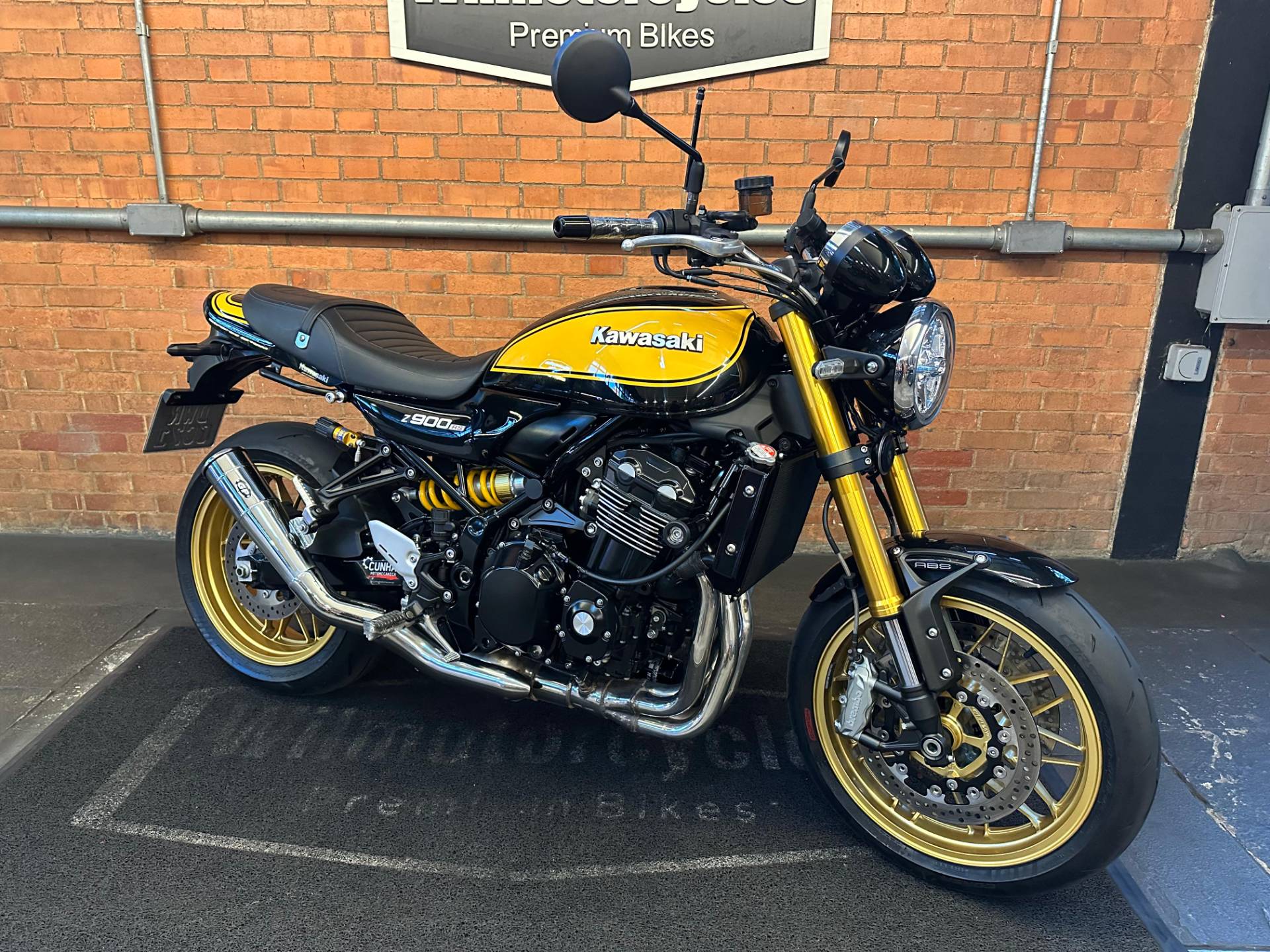KAWASAKI Z900RS