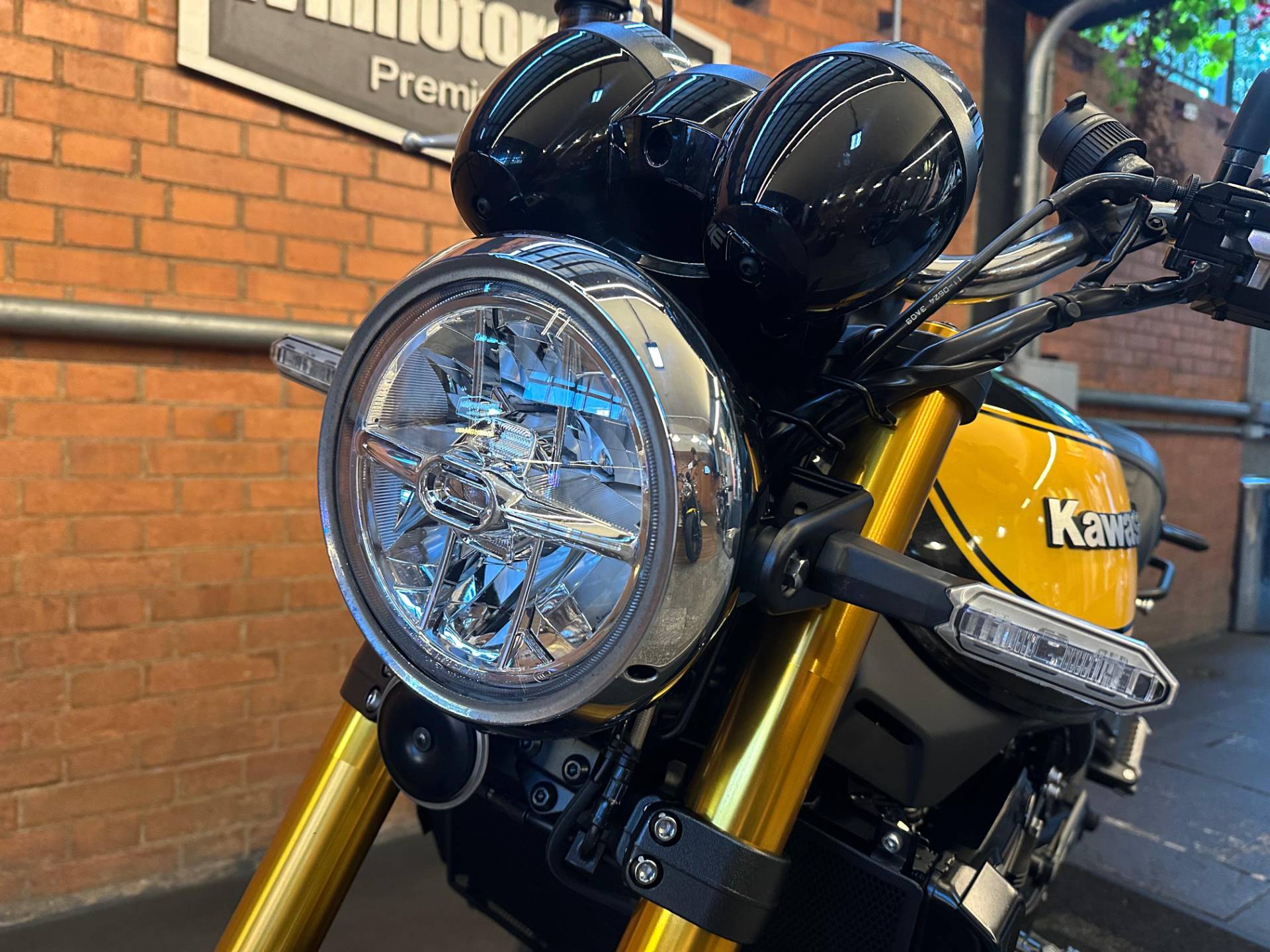 KAWASAKI Z900RS