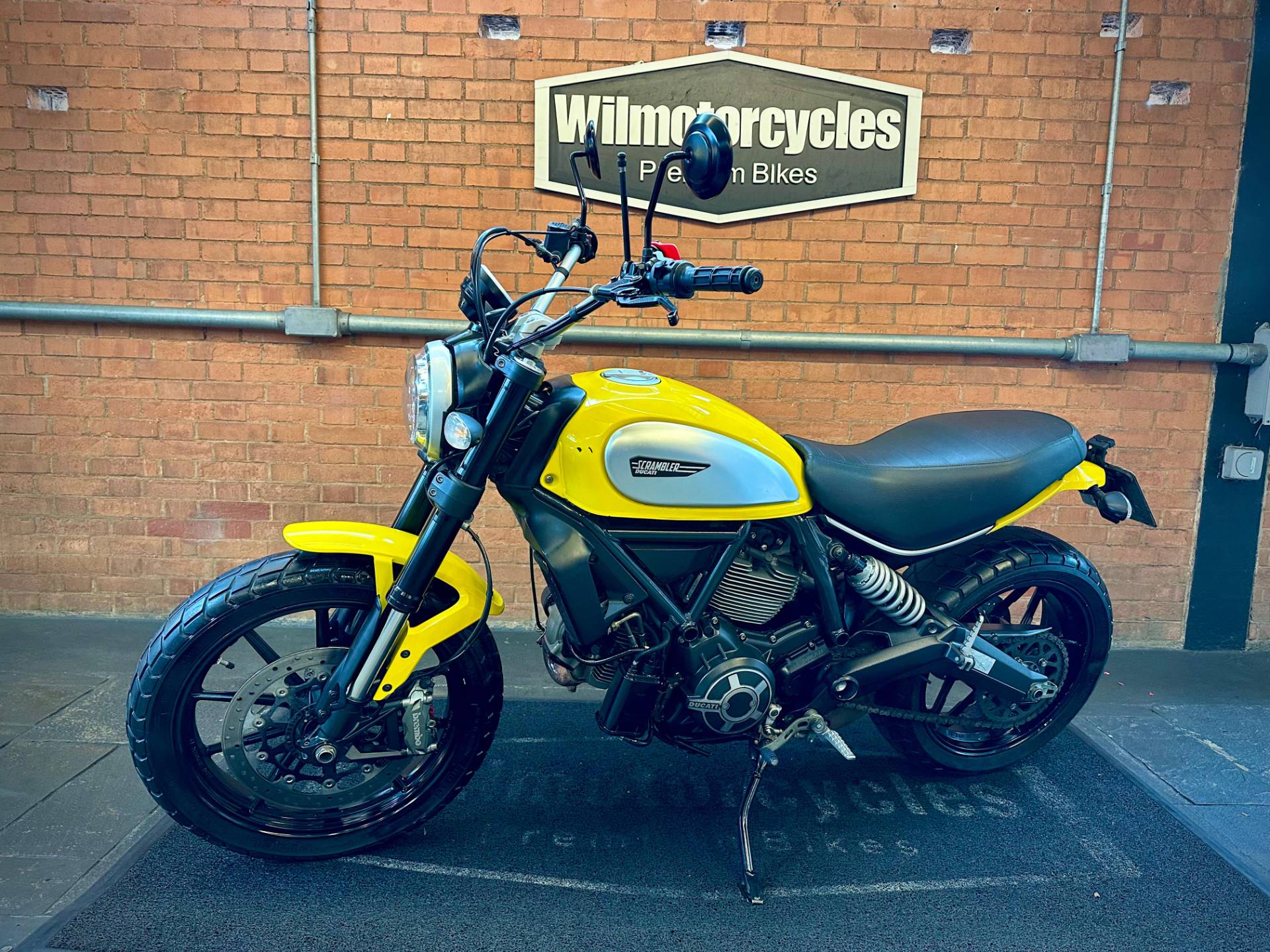 DUCATI SCRAMBLER ICON