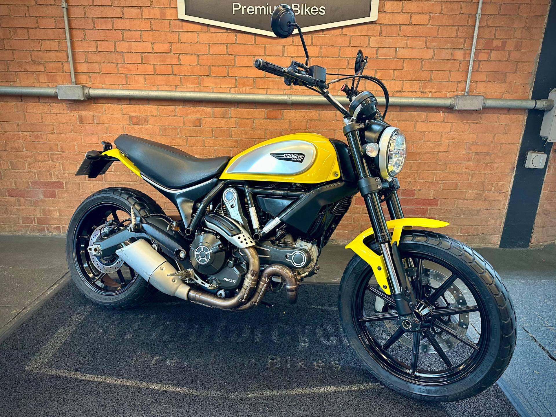 DUCATI SCRAMBLER ICON