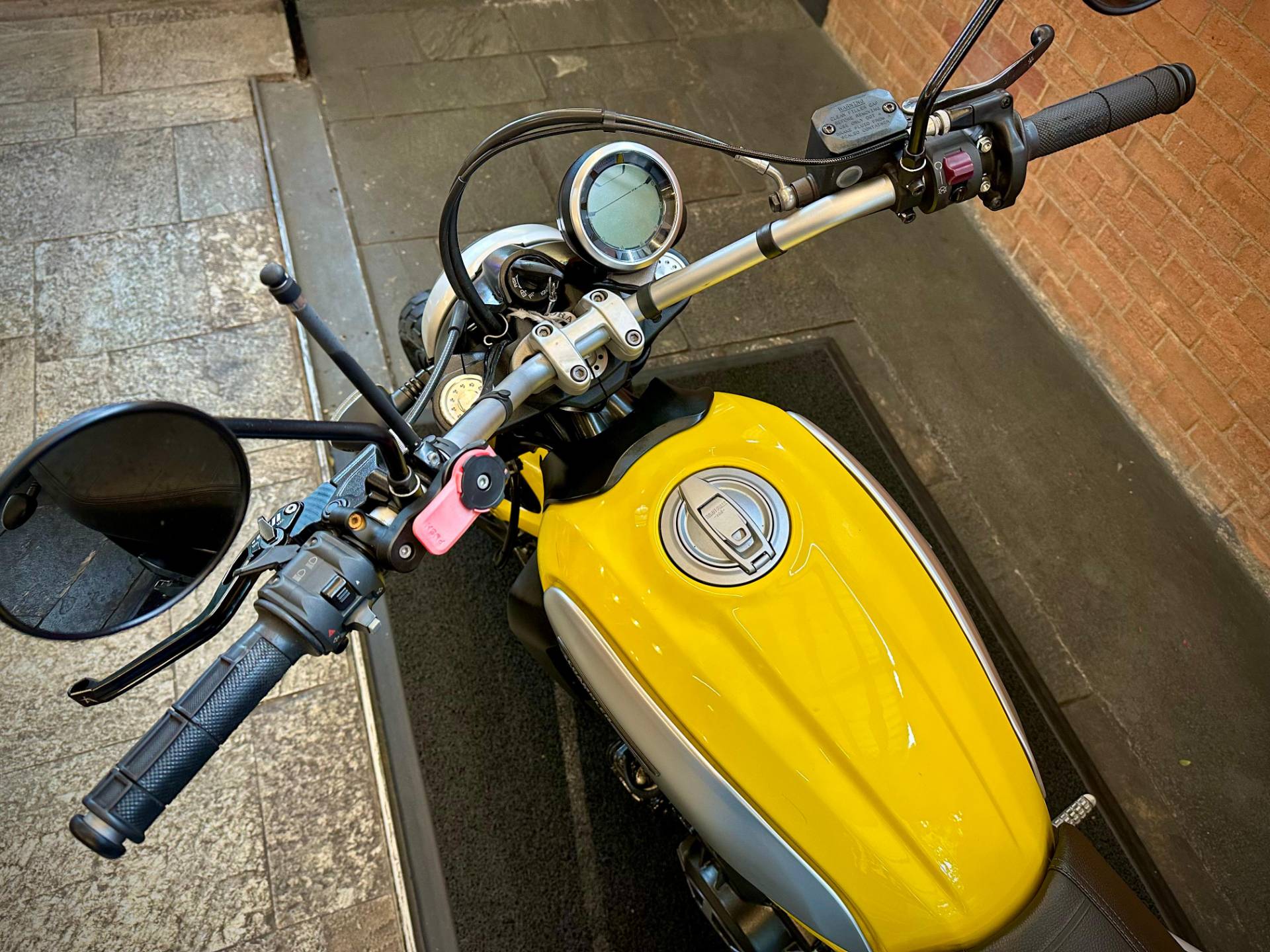 DUCATI SCRAMBLER ICON
