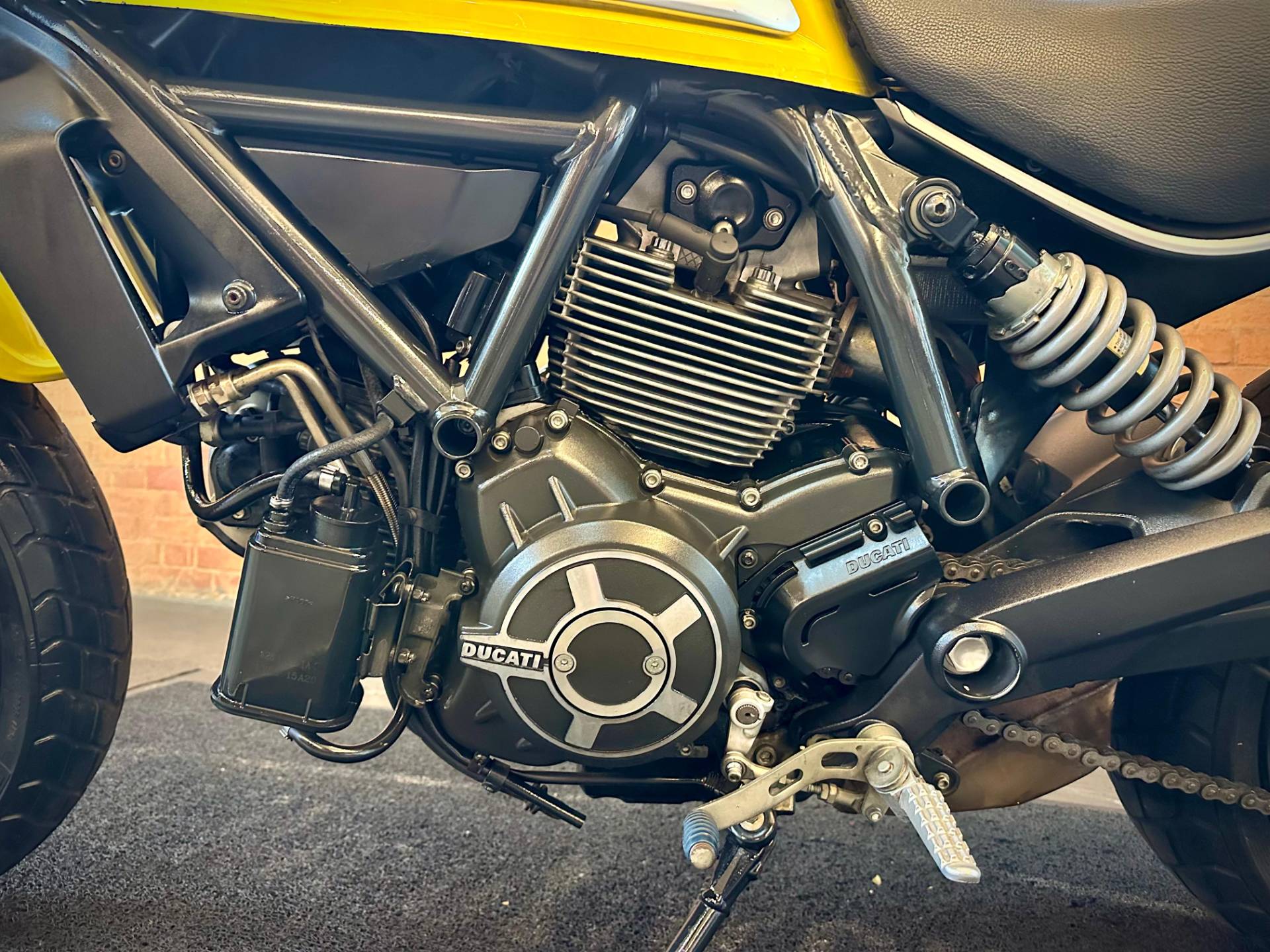 DUCATI SCRAMBLER ICON