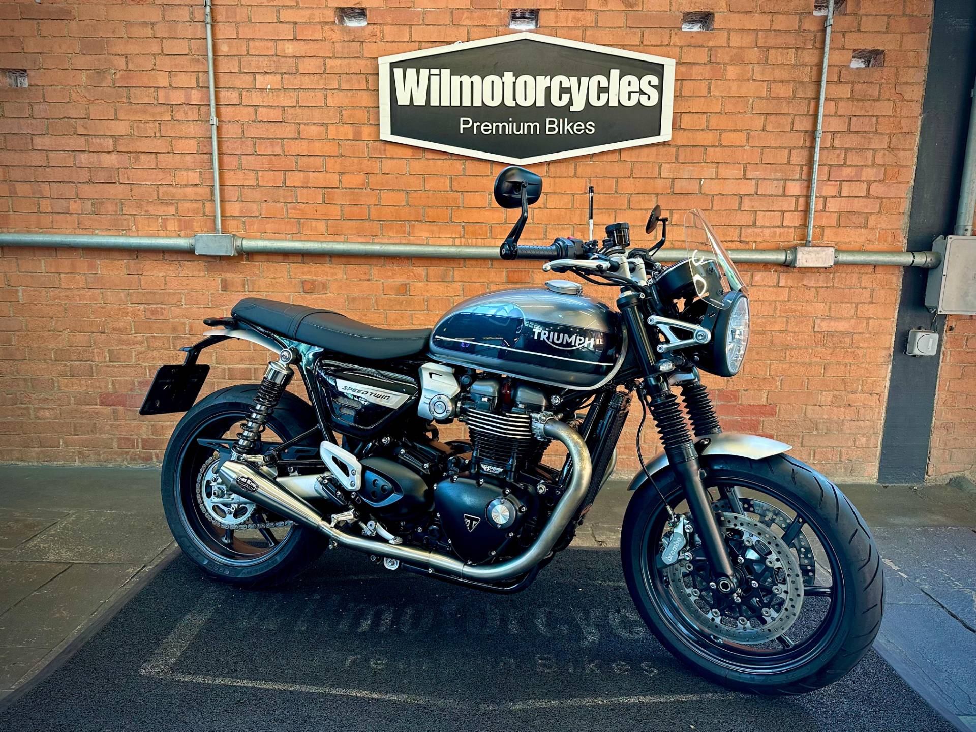 TRIUMPH SPEED TWIN 