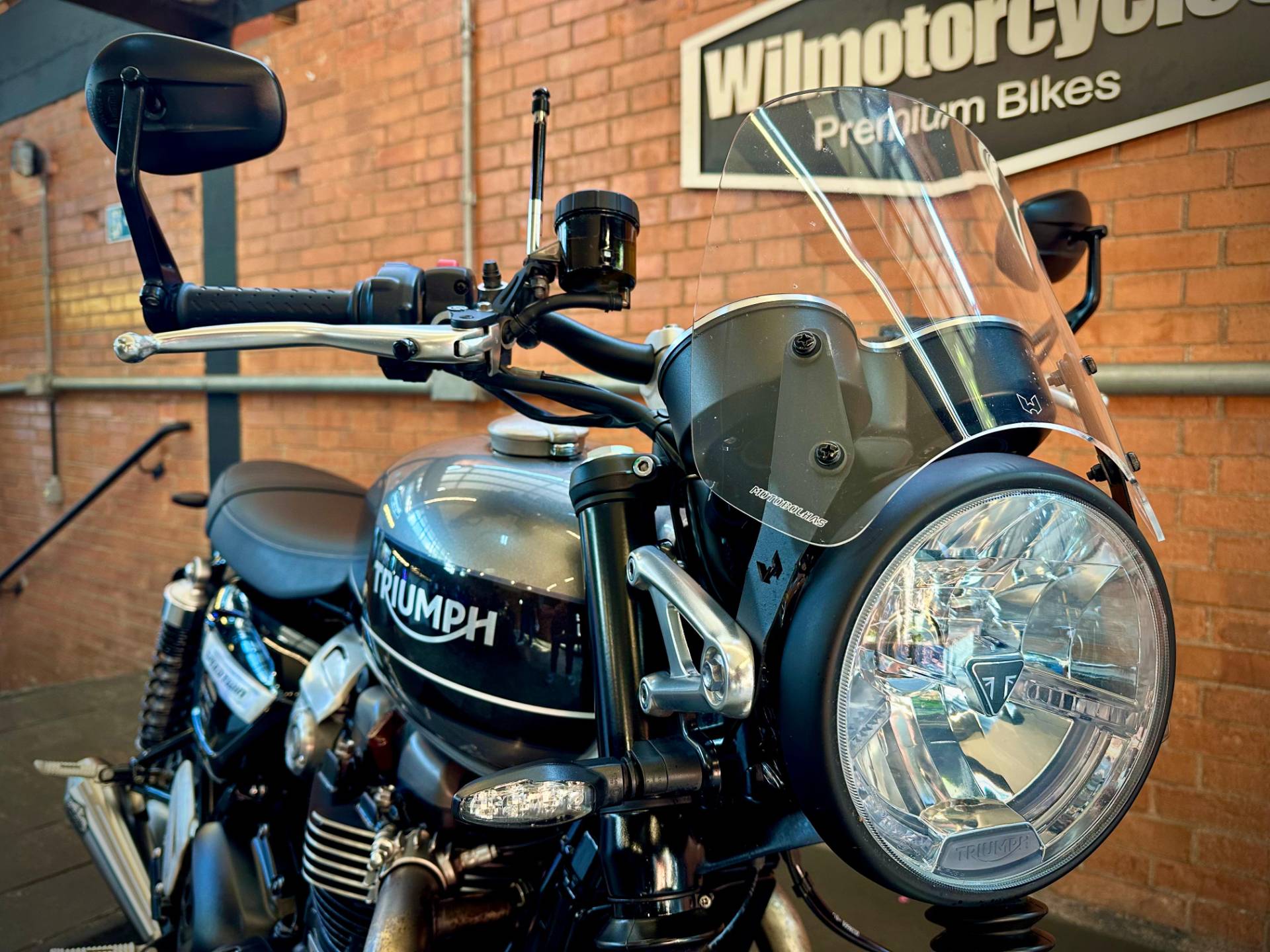 TRIUMPH SPEED TWIN 