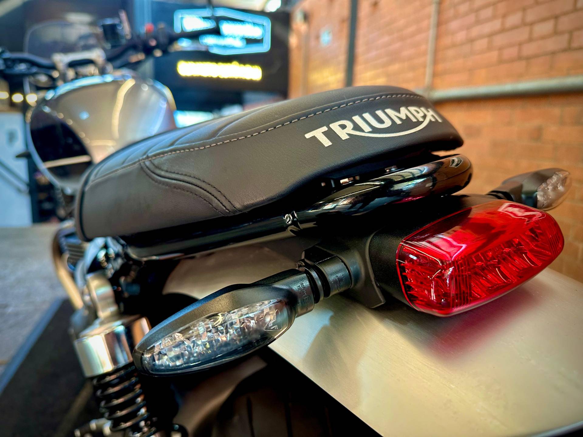 TRIUMPH SPEED TWIN 