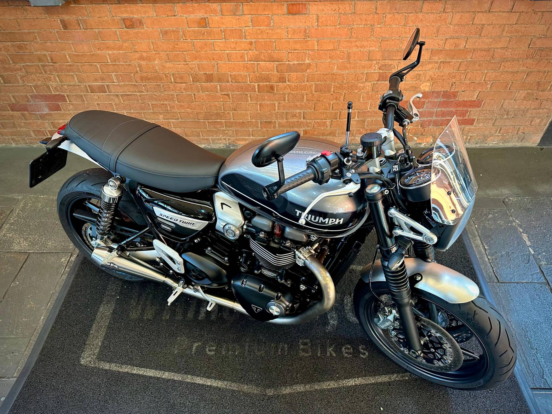 TRIUMPH SPEED TWIN 
