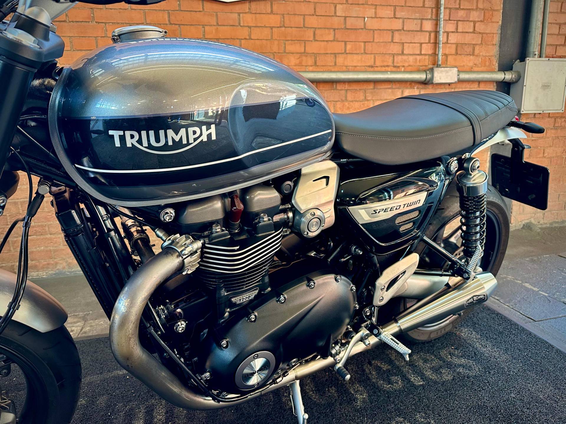 TRIUMPH SPEED TWIN 