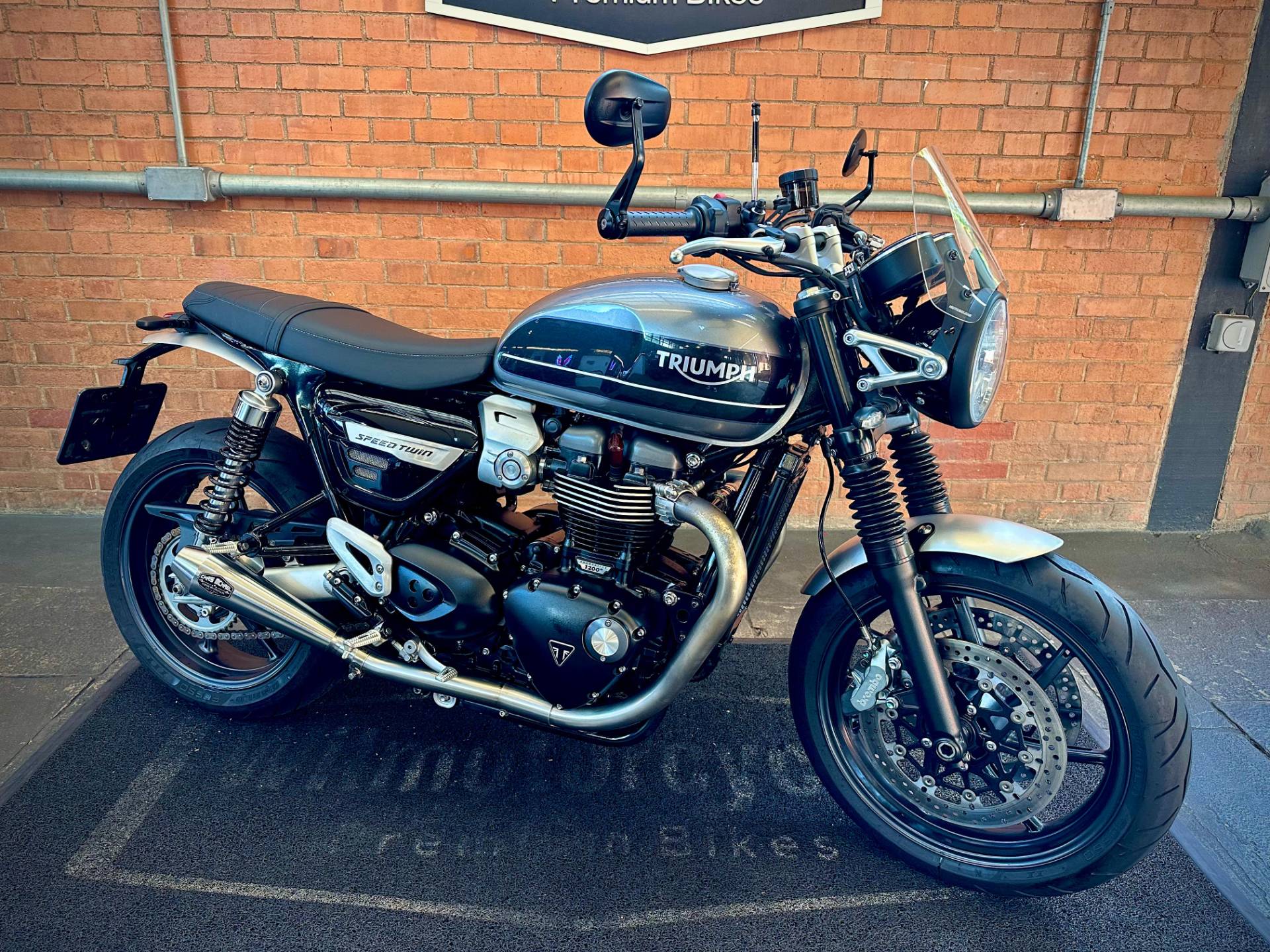 TRIUMPH SPEED TWIN 