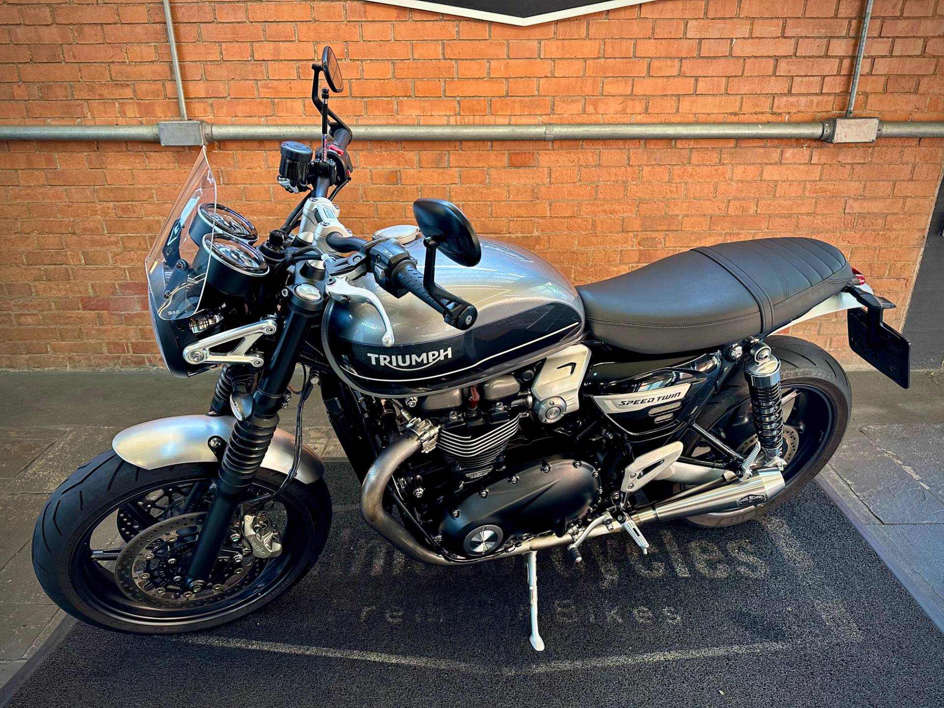 TRIUMPH SPEED TWIN 
