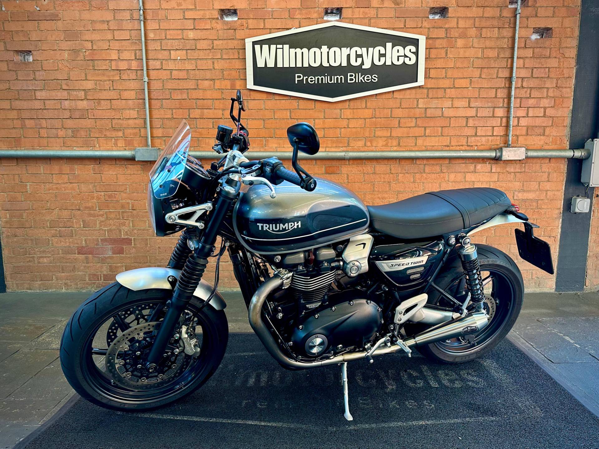 TRIUMPH SPEED TWIN 