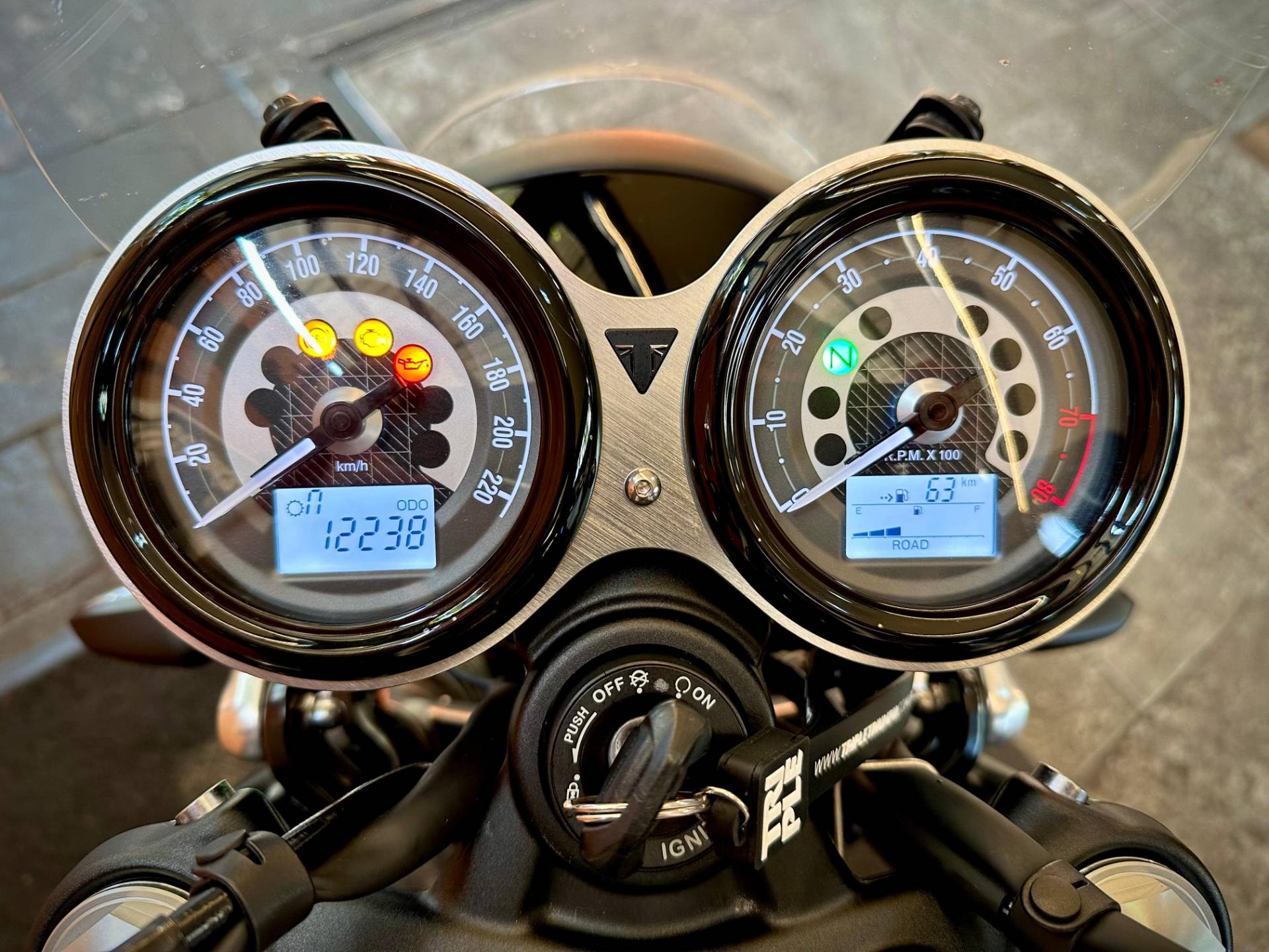 TRIUMPH SPEED TWIN 