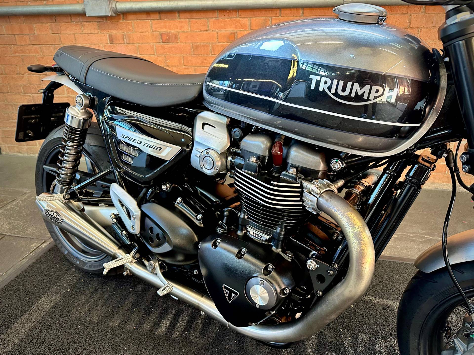 TRIUMPH SPEED TWIN 