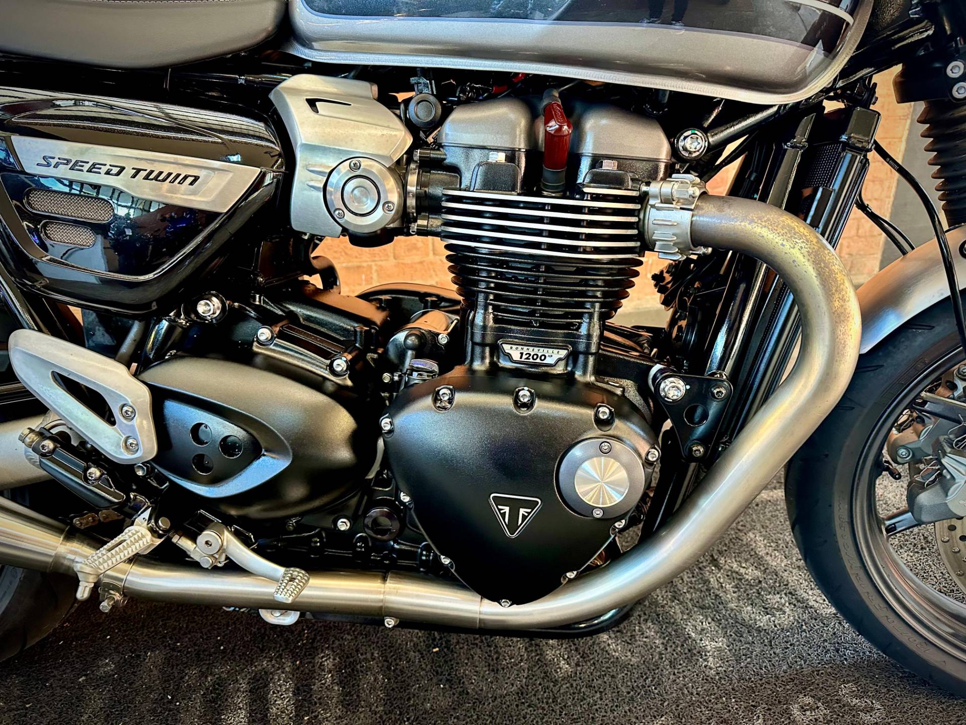 TRIUMPH SPEED TWIN 