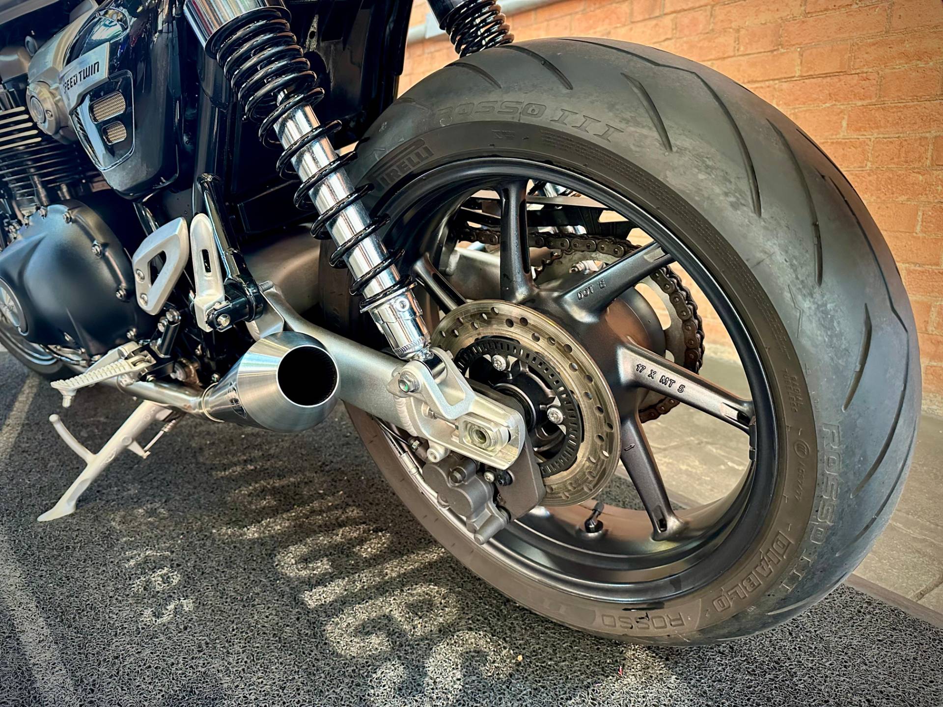 TRIUMPH SPEED TWIN 