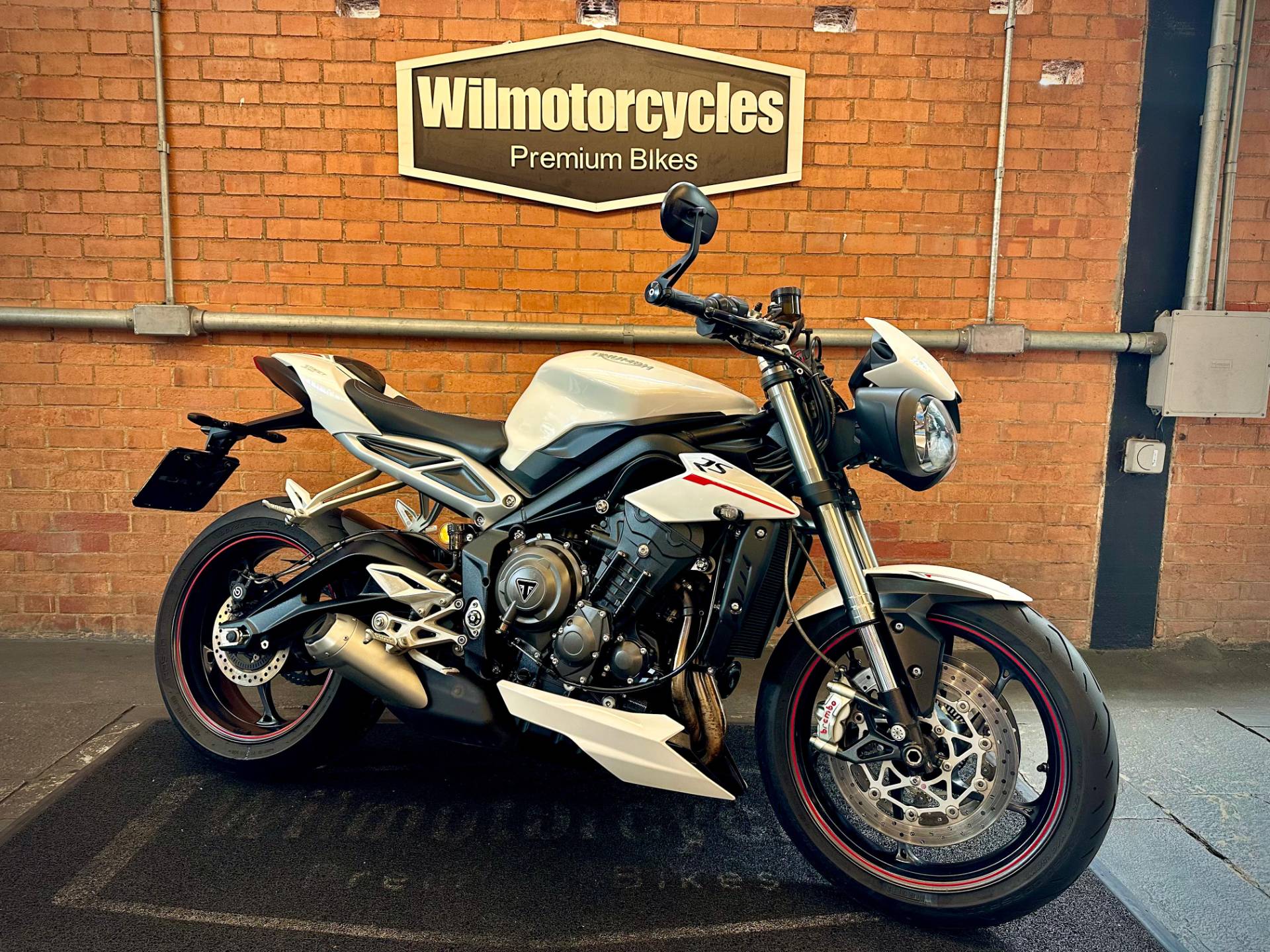 TRIUMPH STREET TRIPLE 765 RS