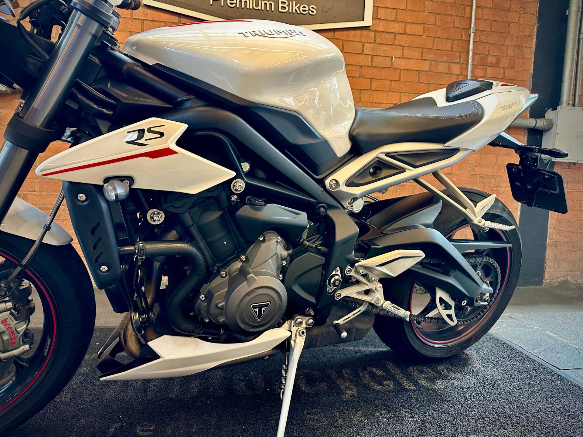 TRIUMPH STREET TRIPLE 765 RS