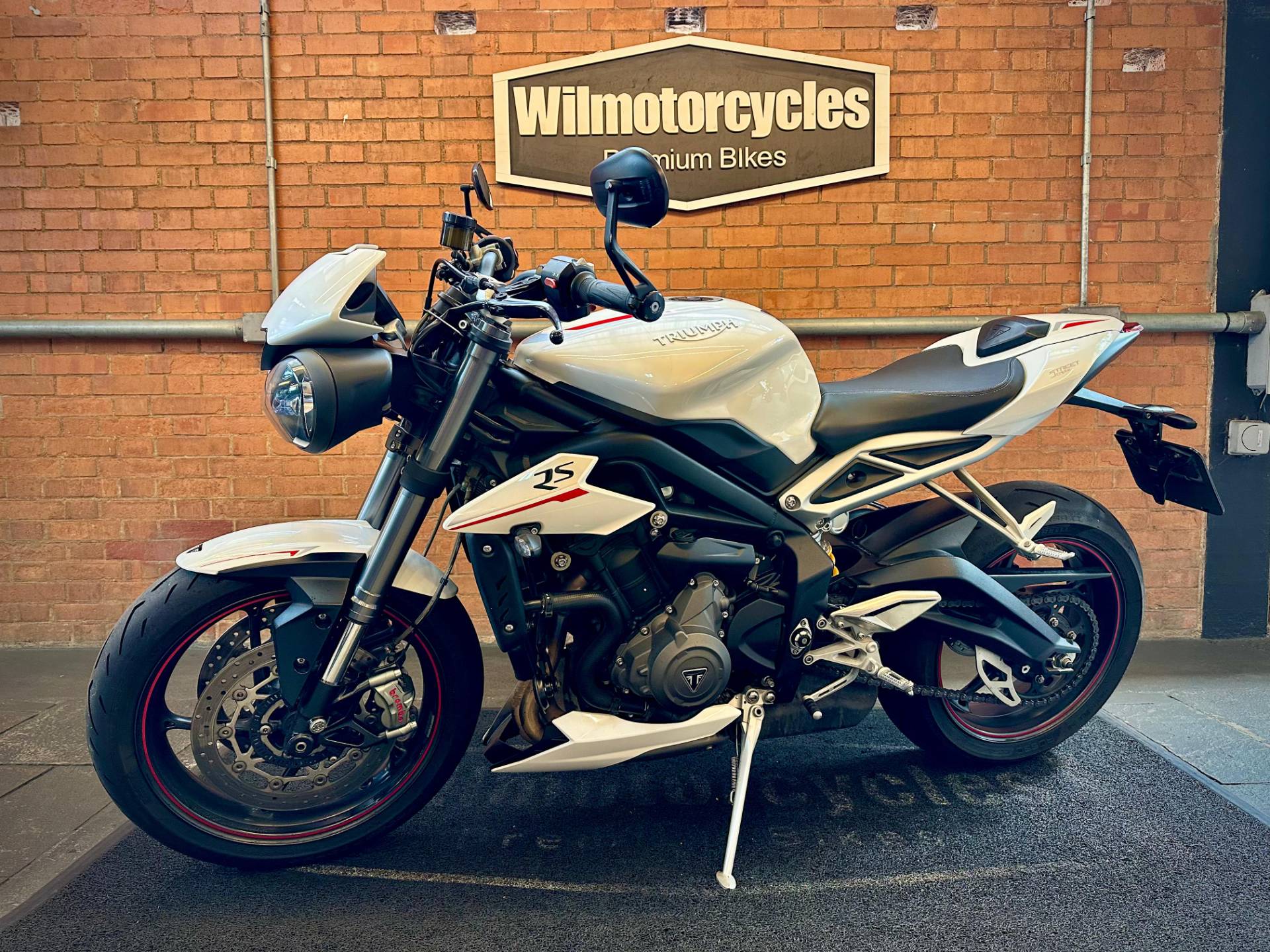 TRIUMPH STREET TRIPLE 765 RS