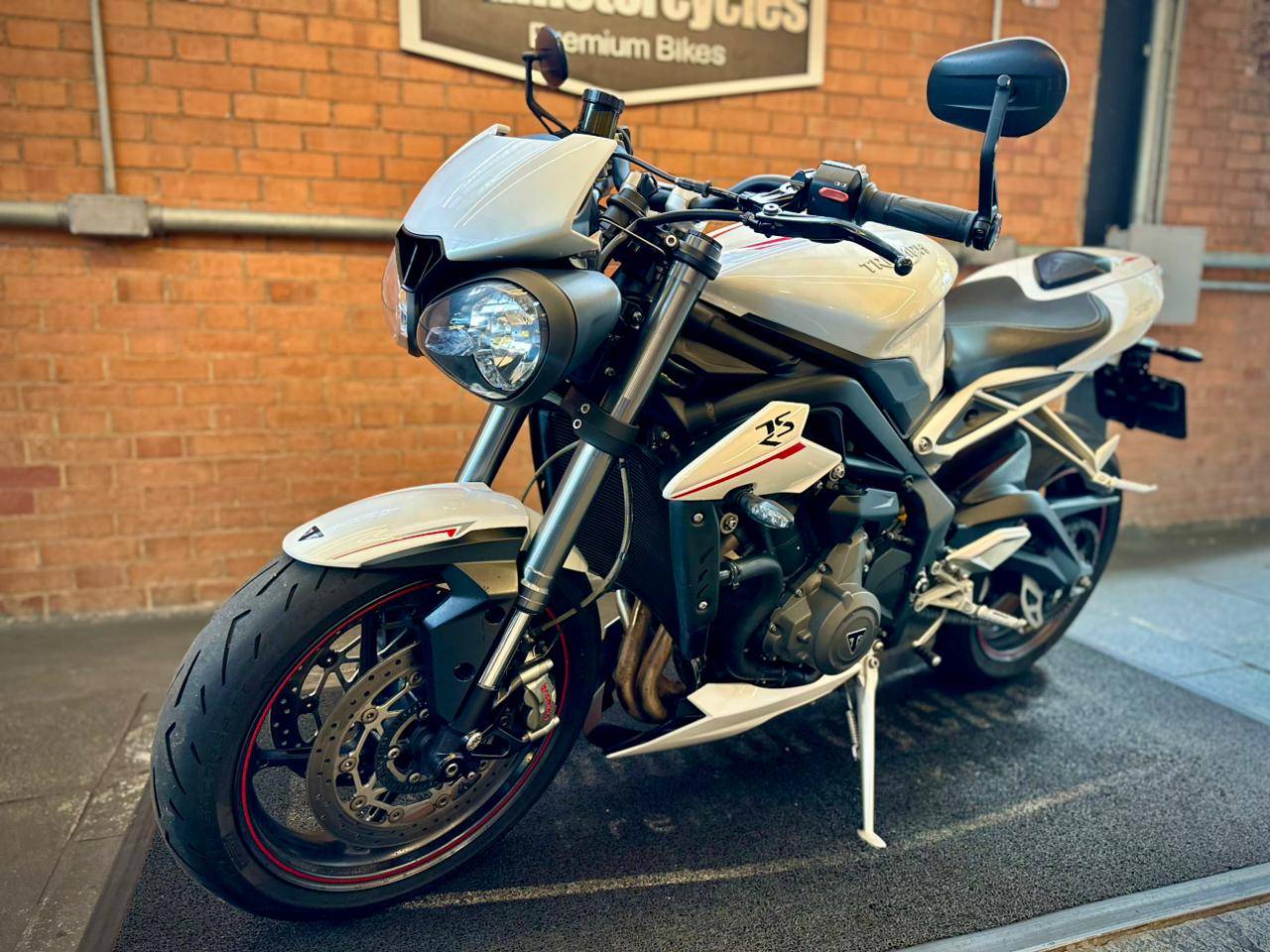 TRIUMPH STREET TRIPLE 765 RS
