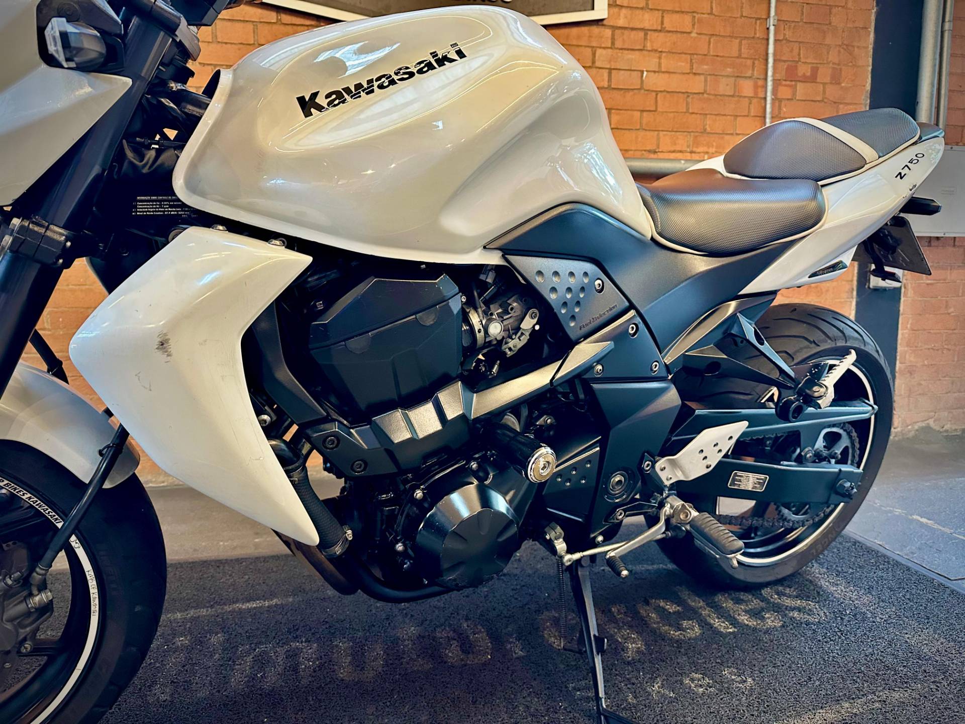 KAWASAKI Z750