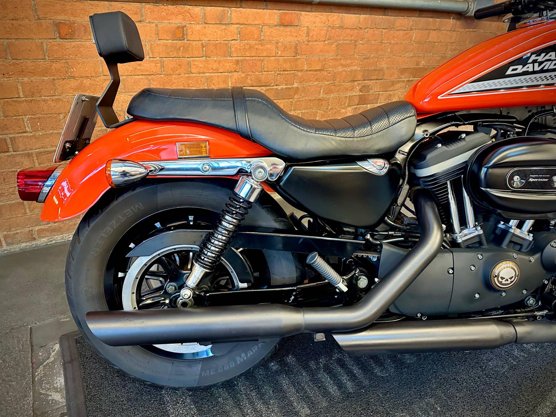 HARLEY-DAVIDSON SPORTSTER XL 883 R