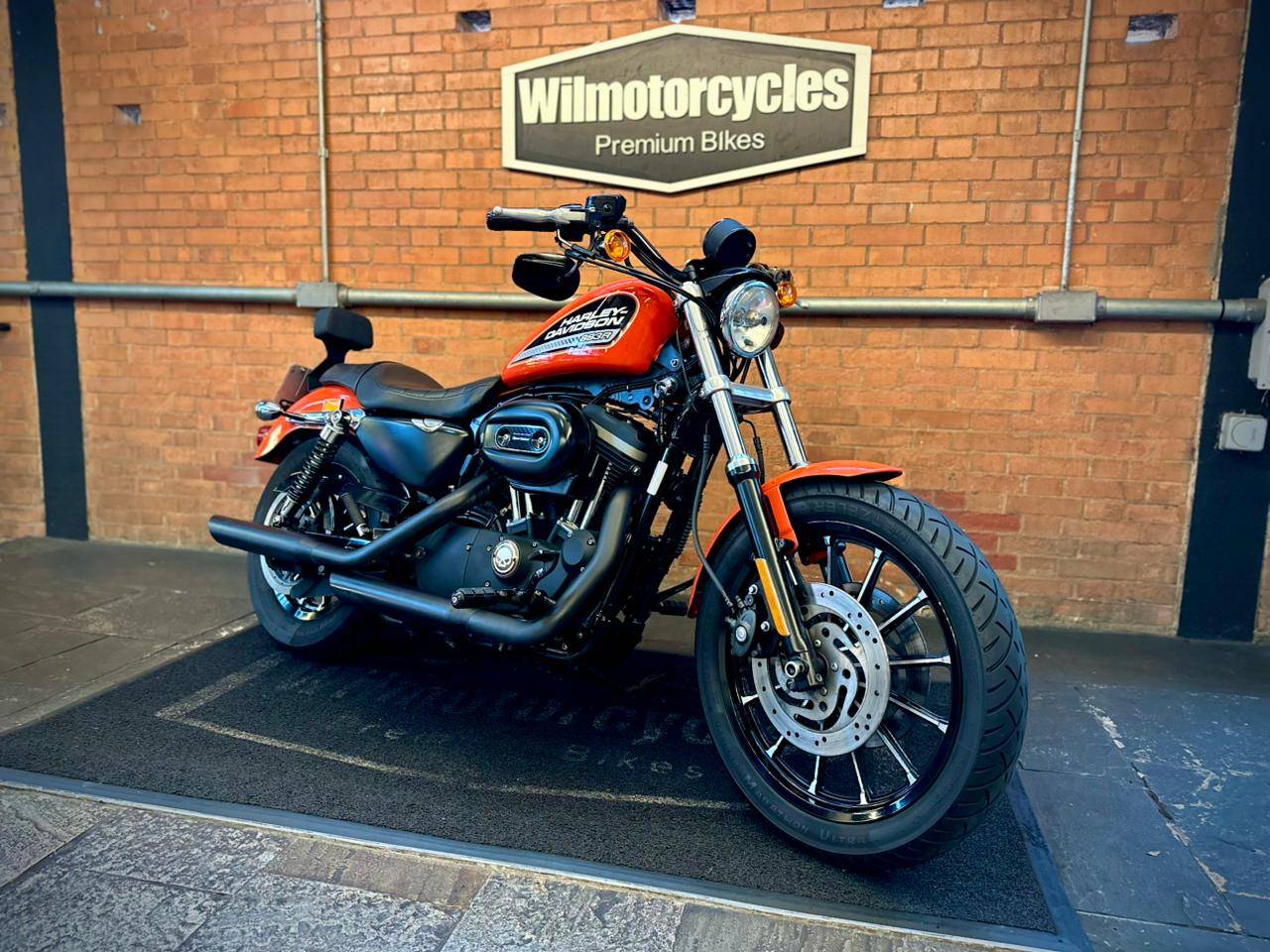 HARLEY-DAVIDSON SPORTSTER XL 883 R