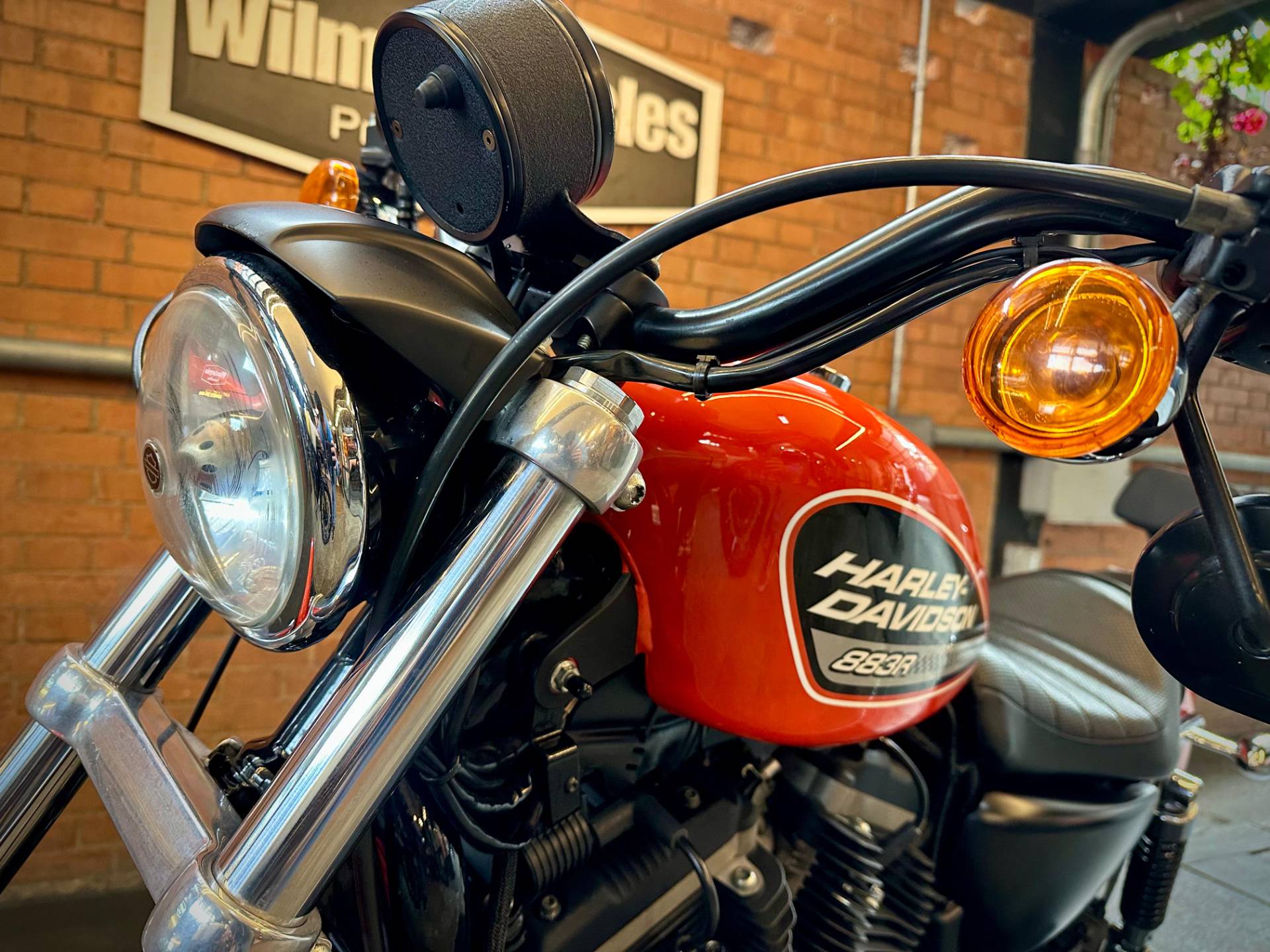 HARLEY-DAVIDSON SPORTSTER XL 883 R
