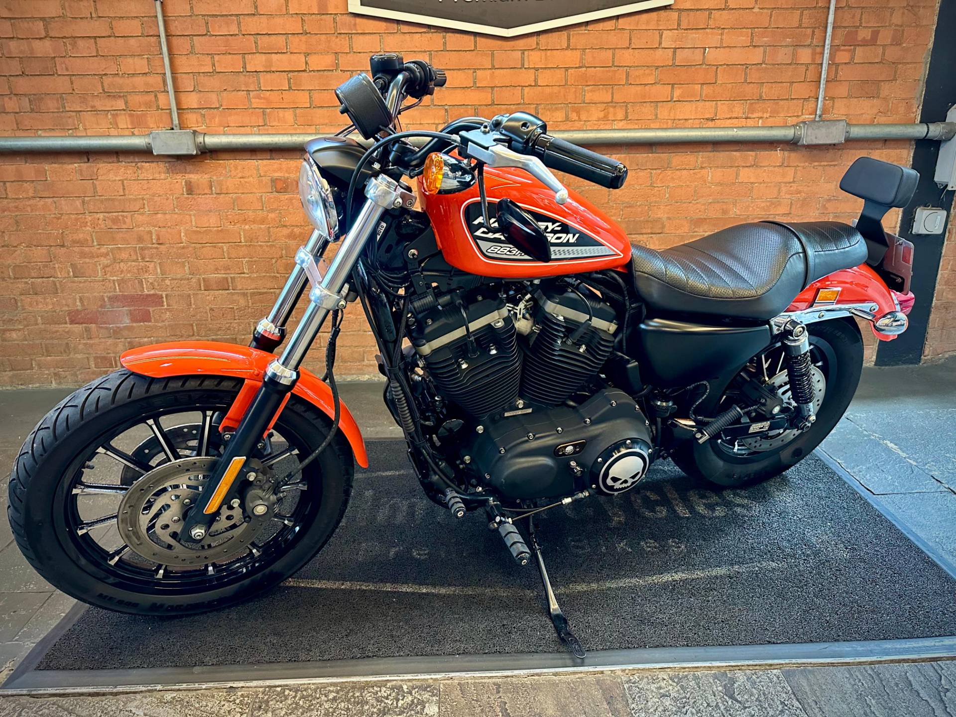 HARLEY-DAVIDSON SPORTSTER XL 883 R