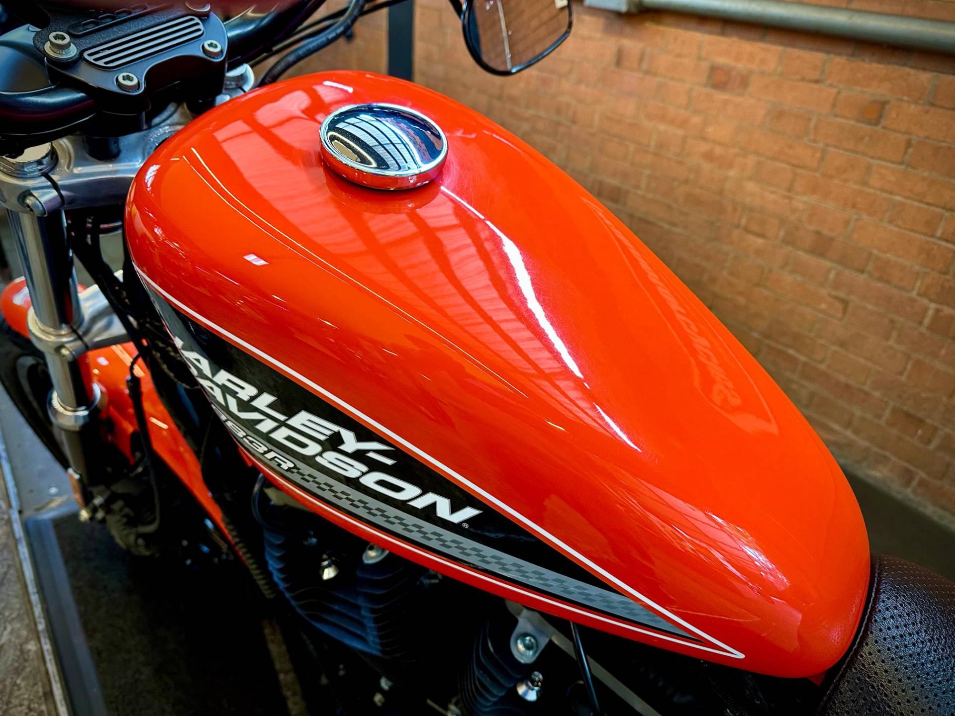 HARLEY-DAVIDSON SPORTSTER XL 883 R