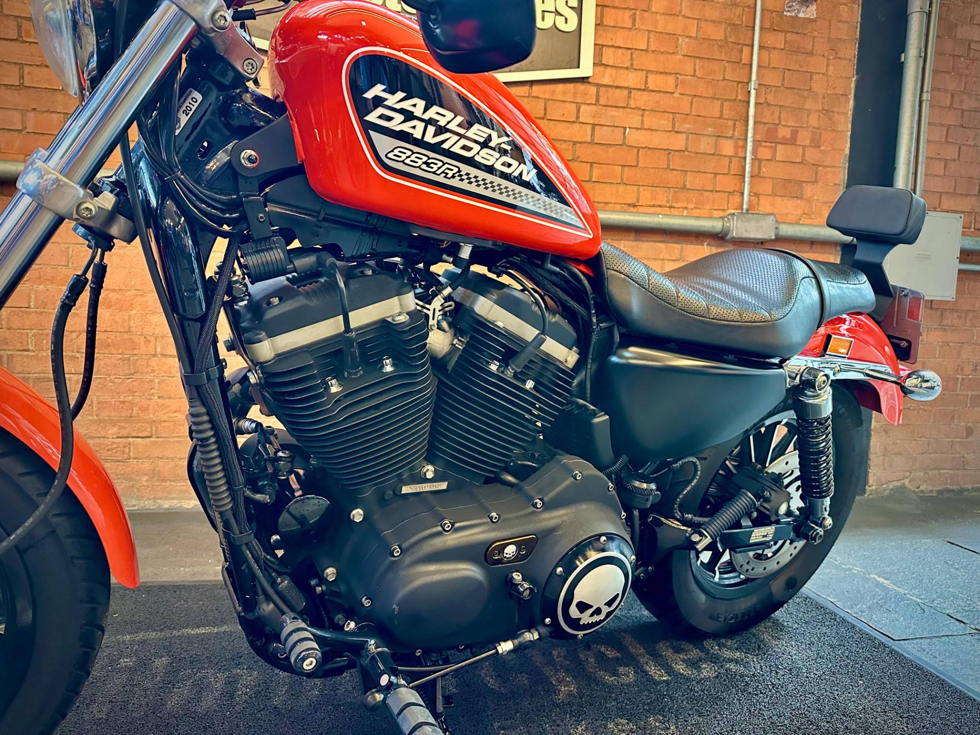 HARLEY-DAVIDSON SPORTSTER XL 883 R
