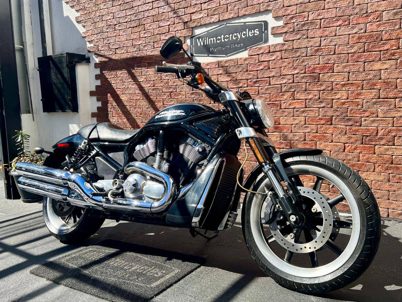 HARLEY-DAVIDSON STREET ROD