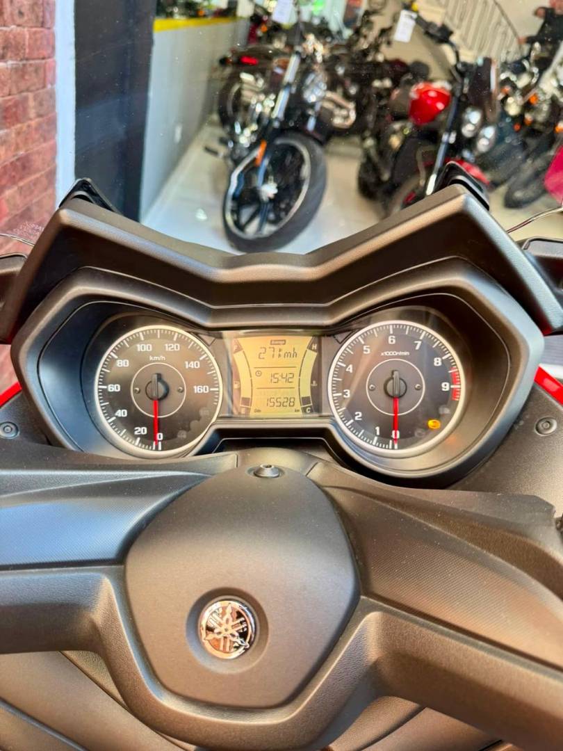 YAMAHA XMAX ABS
