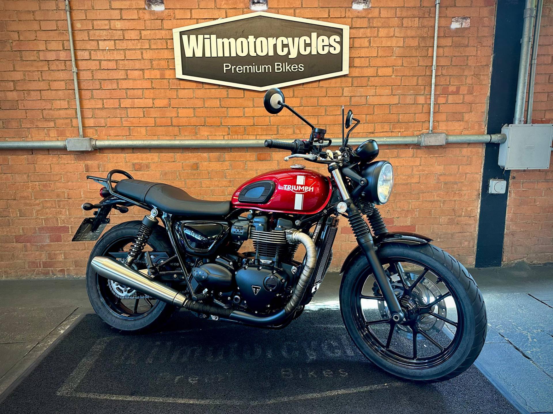 TRIUMPH STREET TWIN