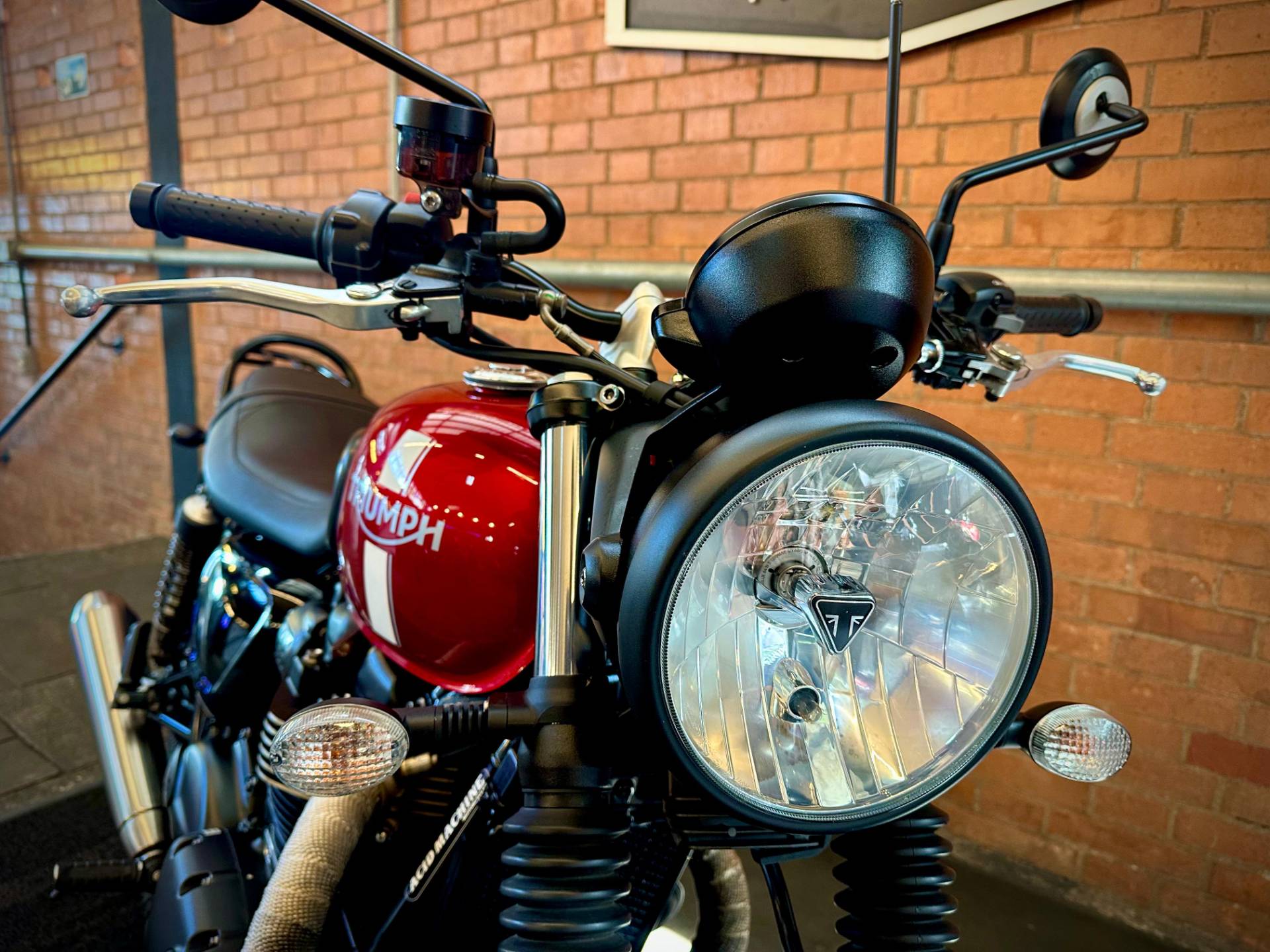 TRIUMPH STREET TWIN