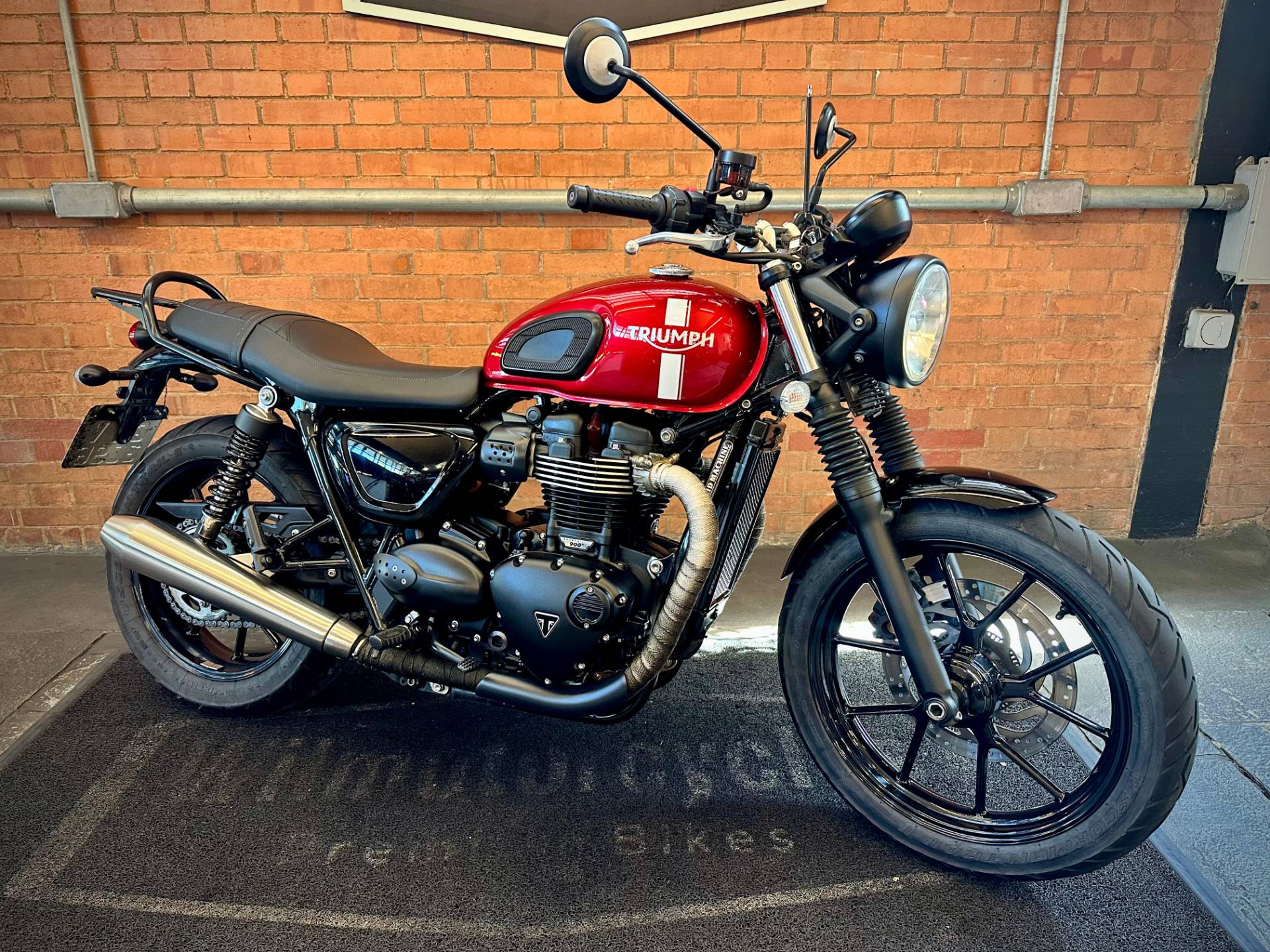 TRIUMPH STREET TWIN