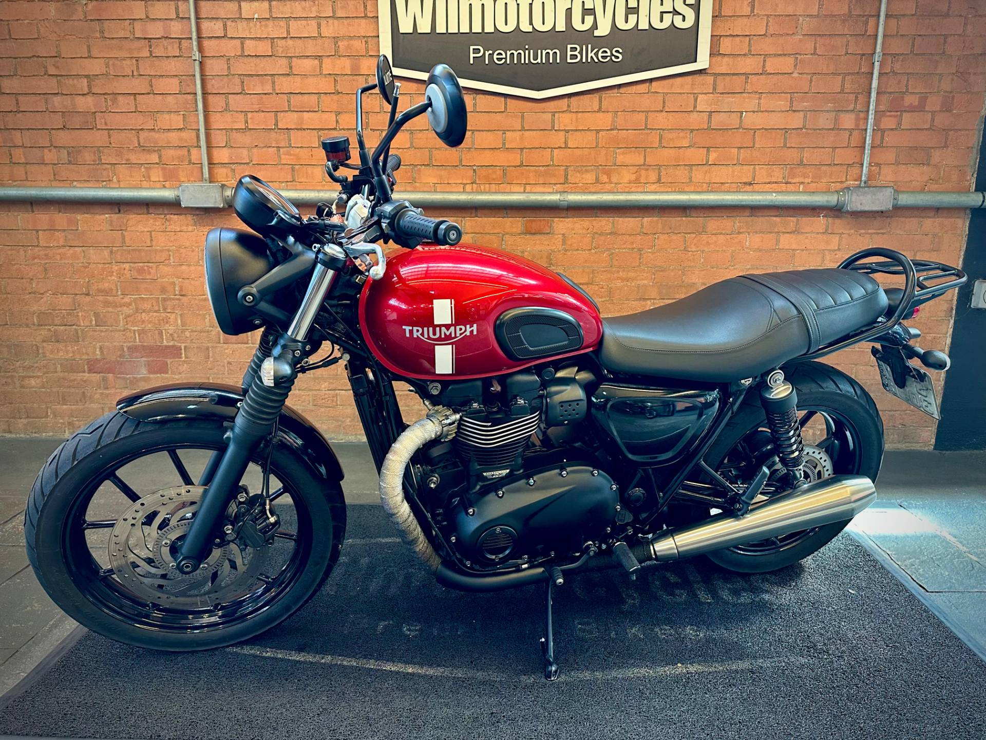 TRIUMPH STREET TWIN