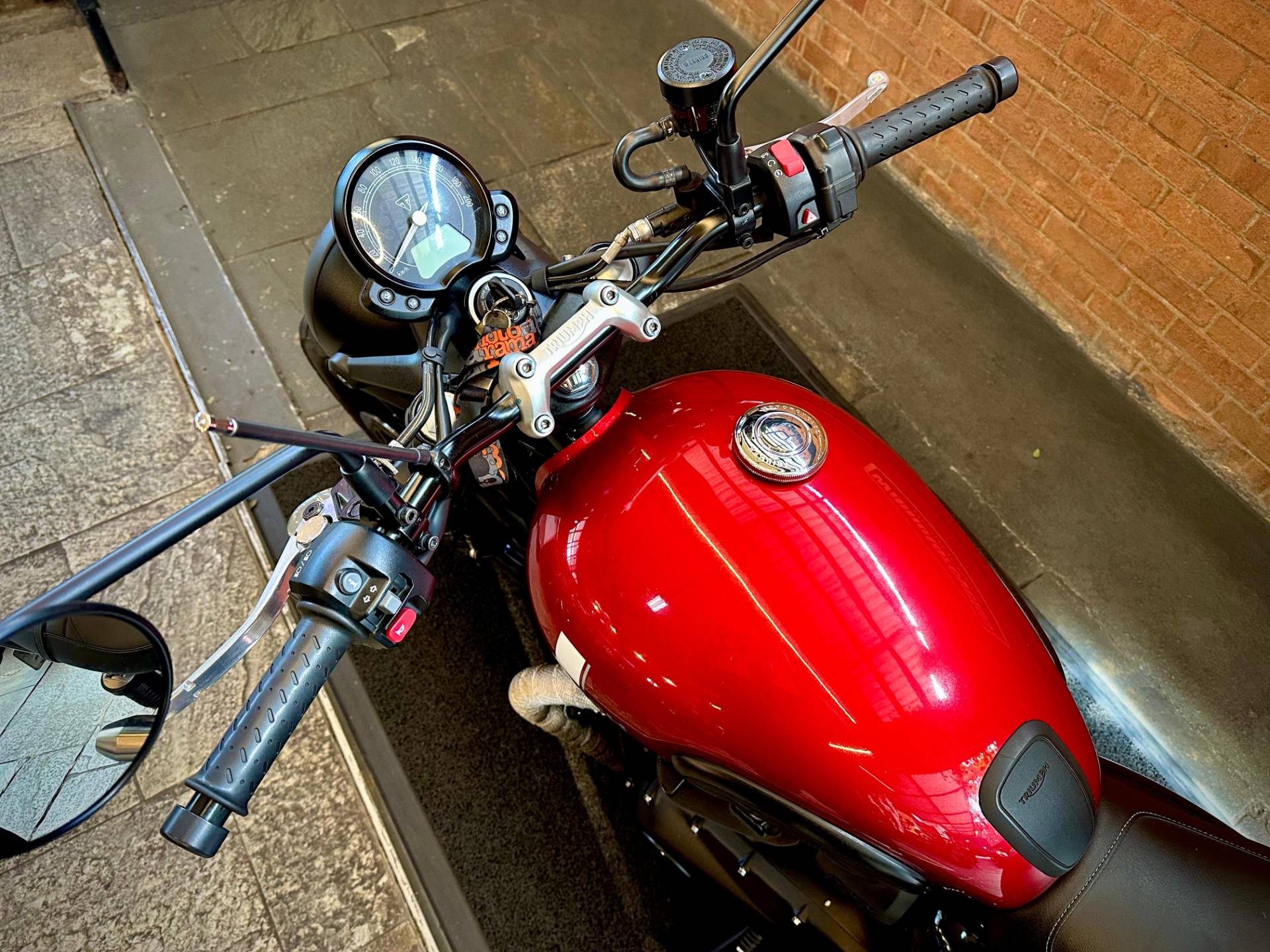 TRIUMPH STREET TWIN