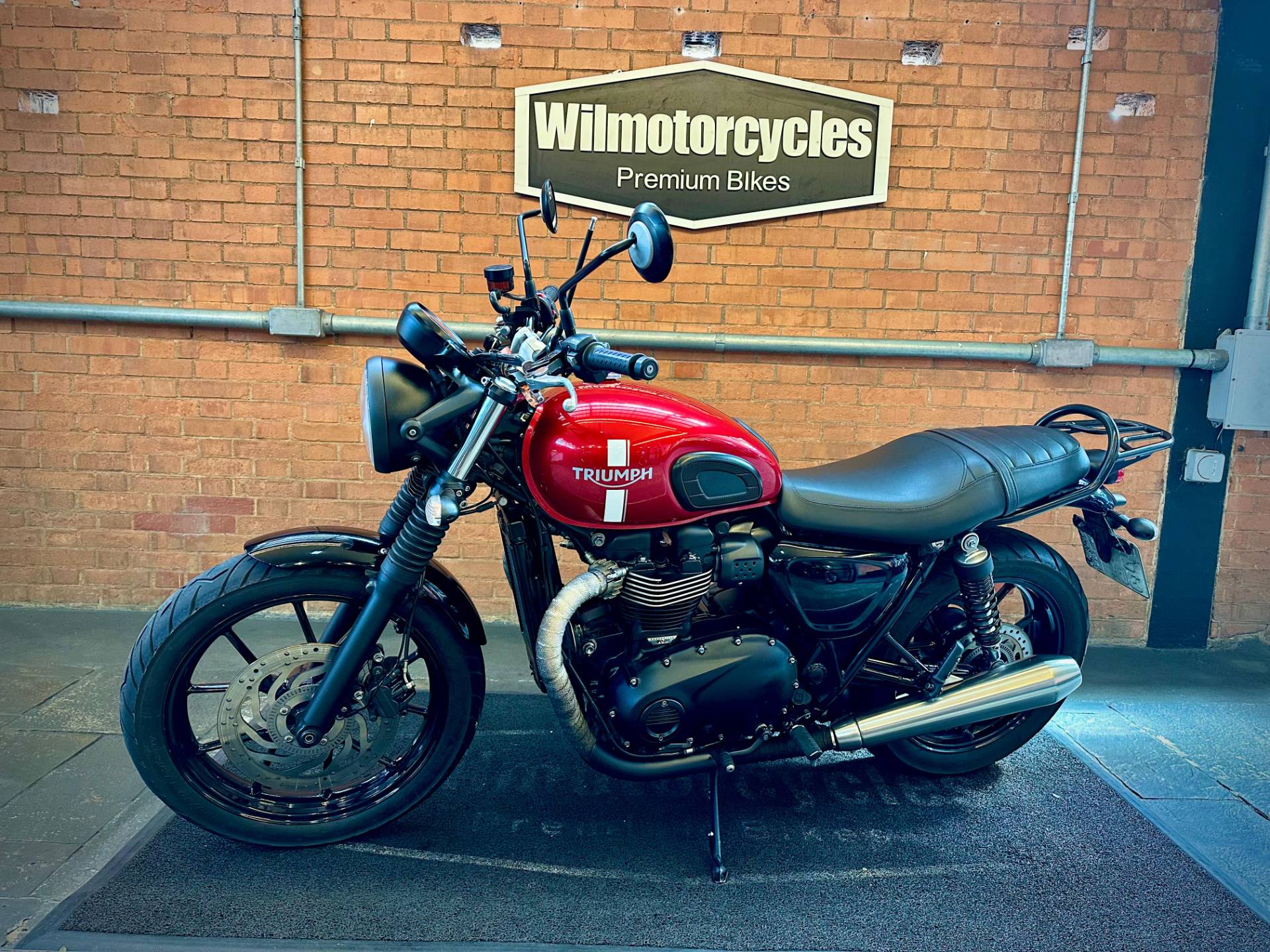 TRIUMPH STREET TWIN