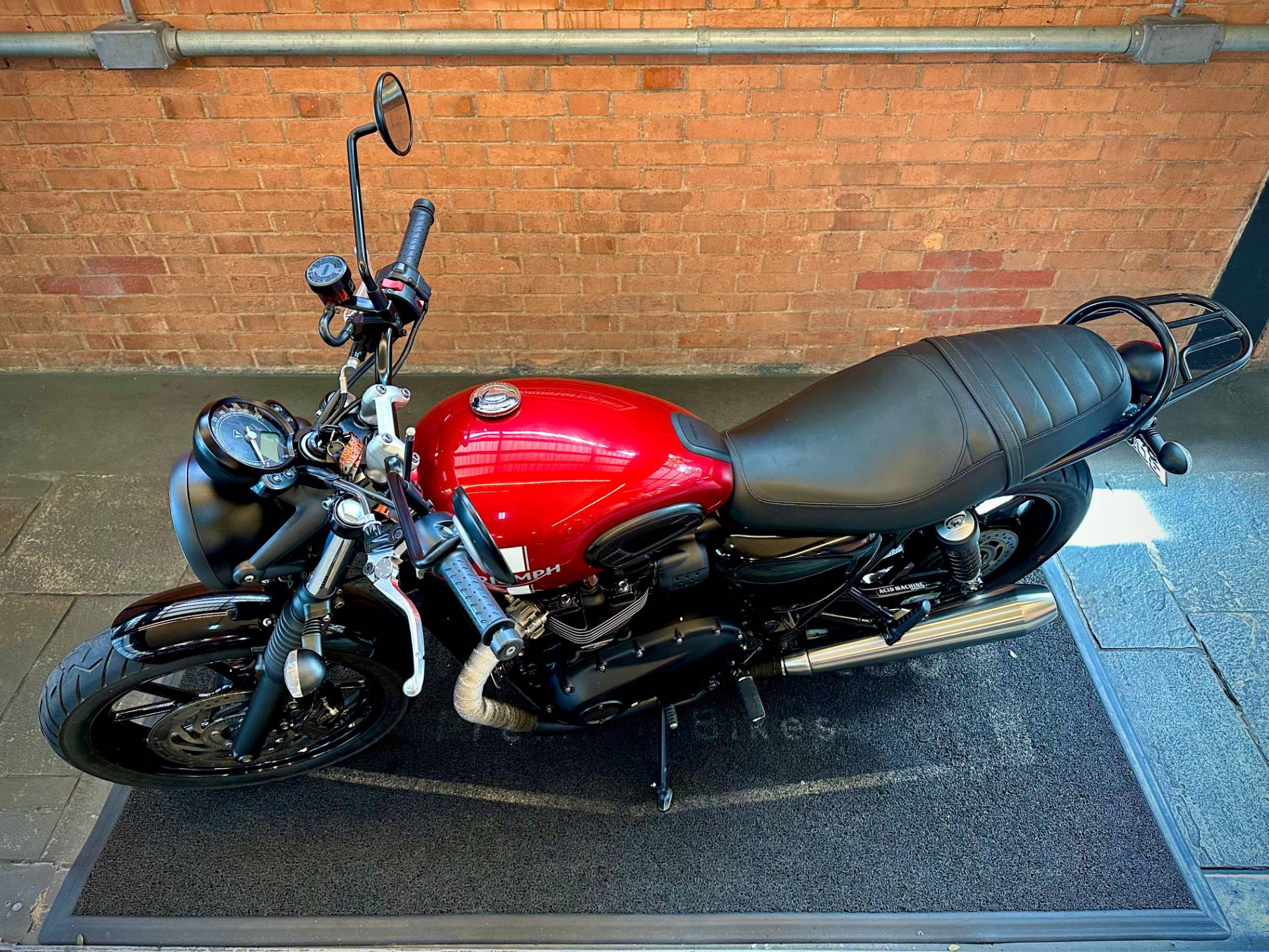 TRIUMPH STREET TWIN