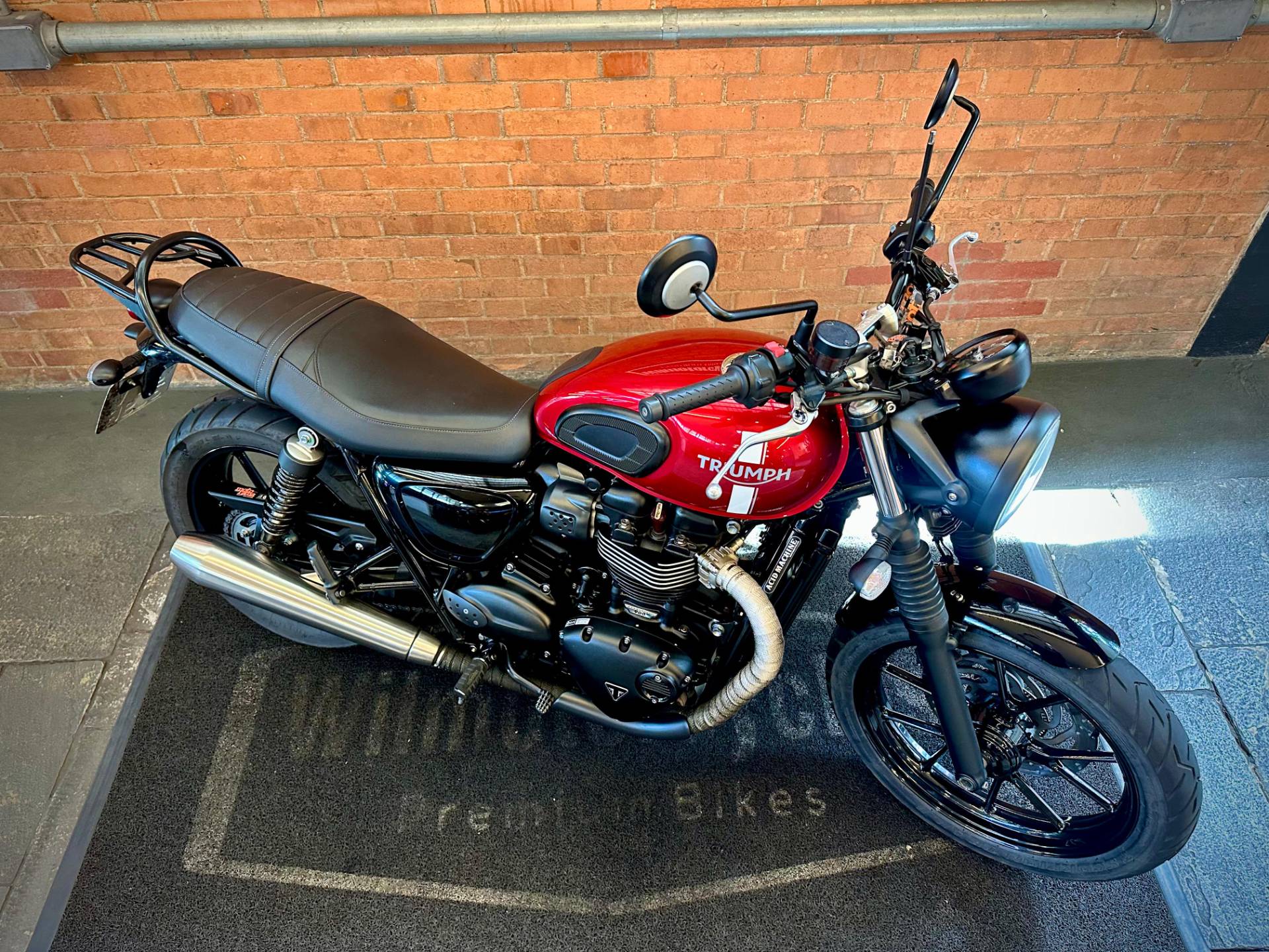 TRIUMPH STREET TWIN